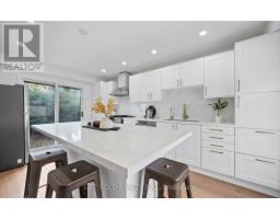 36 SHALOM CRESCENT, Toronto, Ontario