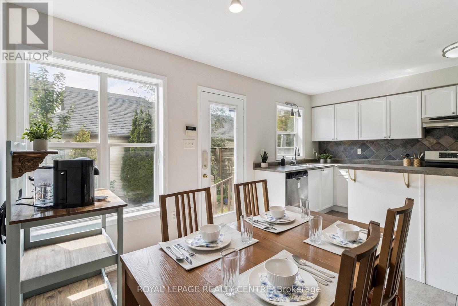 90 Georgian Drive, Oakville (Ro River Oaks), Ontario  L6H 6V1 - Photo 10 - W12411663