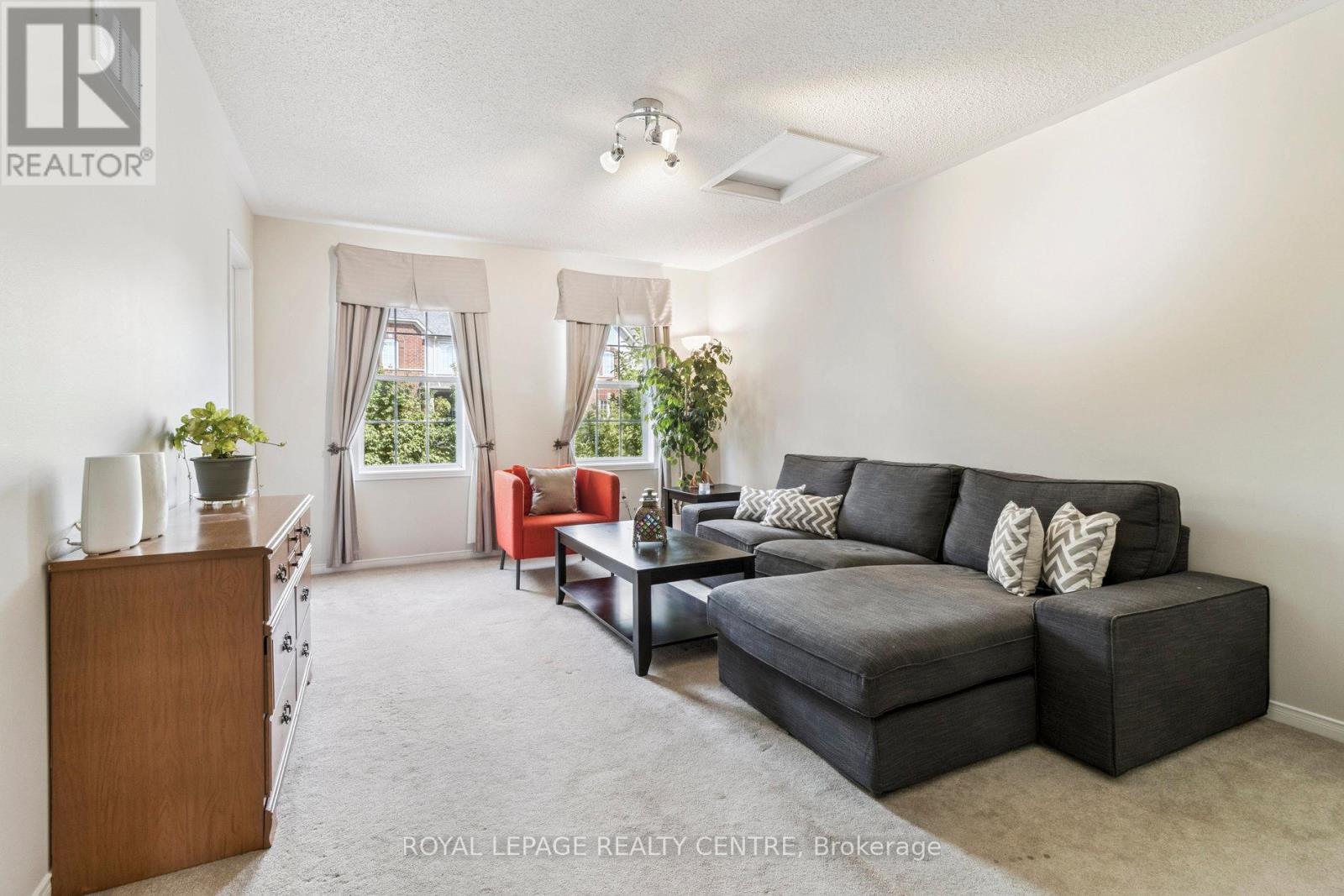 90 Georgian Drive, Oakville (Ro River Oaks), Ontario  L6H 6V1 - Photo 13 - W12411663