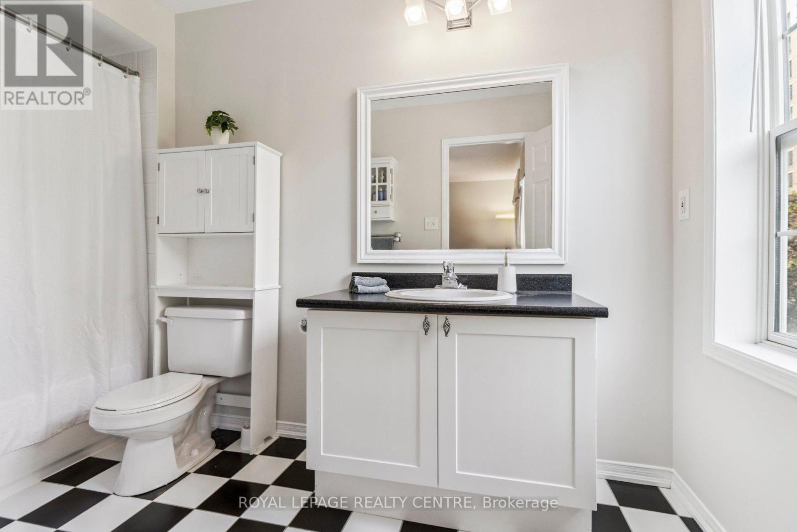 90 Georgian Drive, Oakville (Ro River Oaks), Ontario  L6H 6V1 - Photo 14 - W12411663