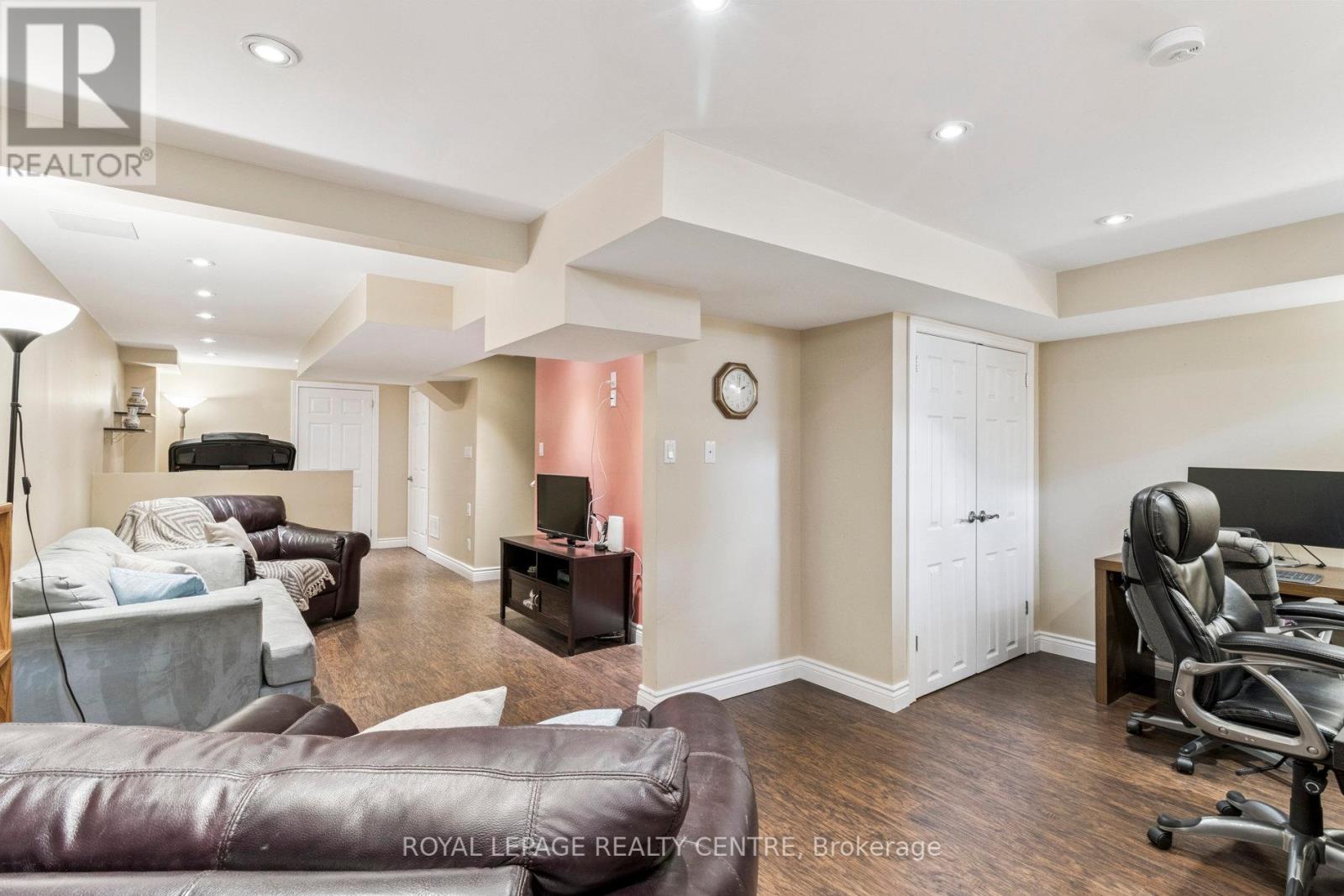 90 Georgian Drive, Oakville (Ro River Oaks), Ontario  L6H 6V1 - Photo 21 - W12411663