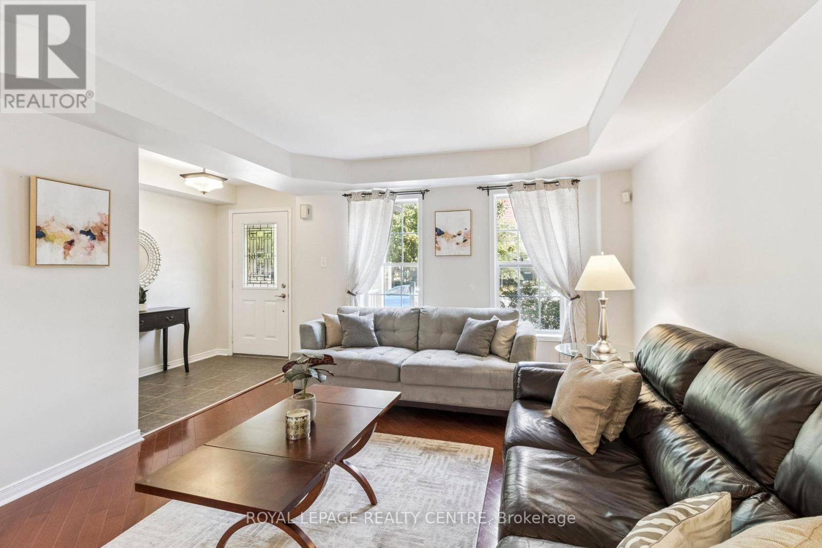 90 Georgian Drive, Oakville (Ro River Oaks), Ontario  L6H 6V1 - Photo 3 - W12411663