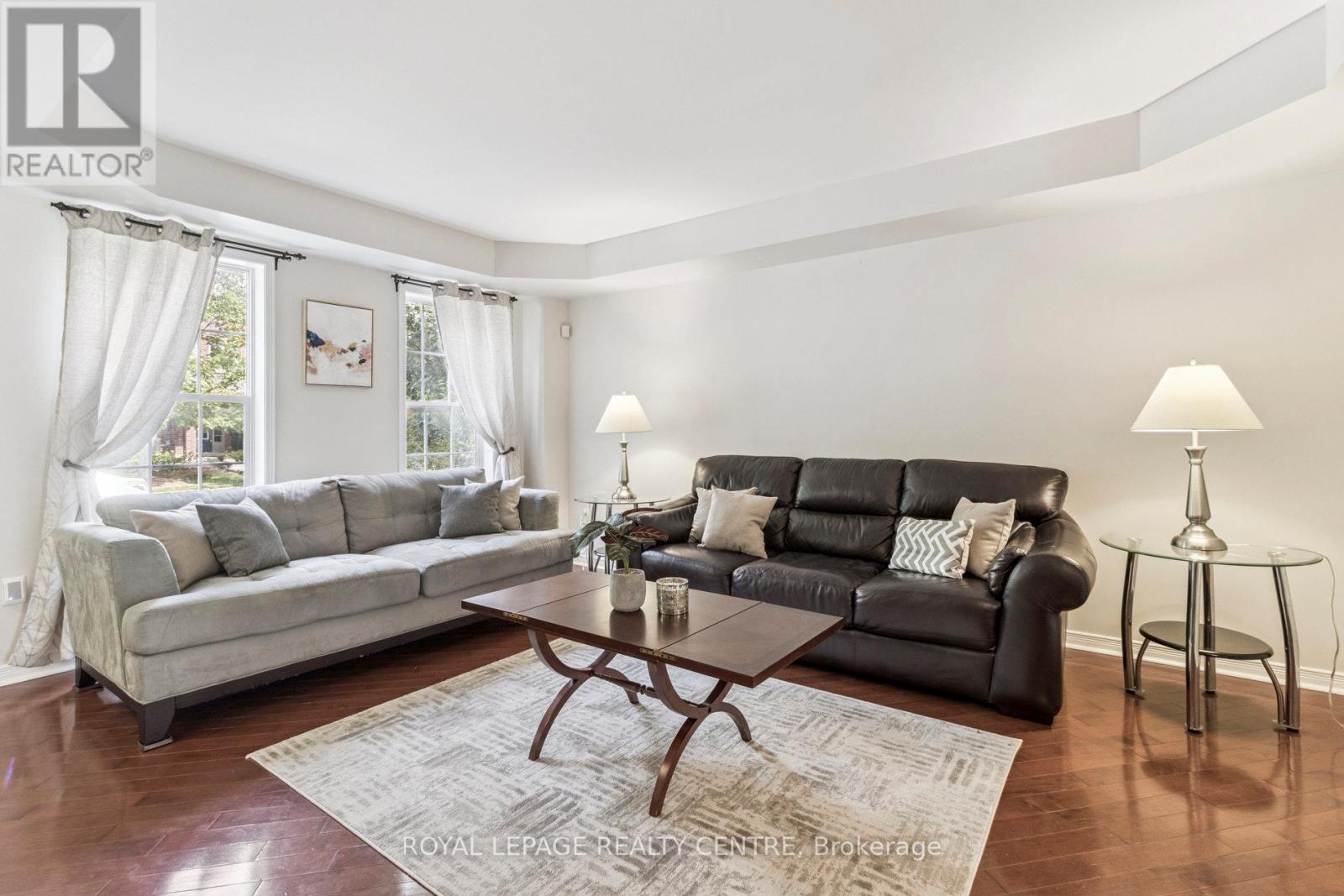 90 Georgian Drive, Oakville (Ro River Oaks), Ontario  L6H 6V1 - Photo 4 - W12411663