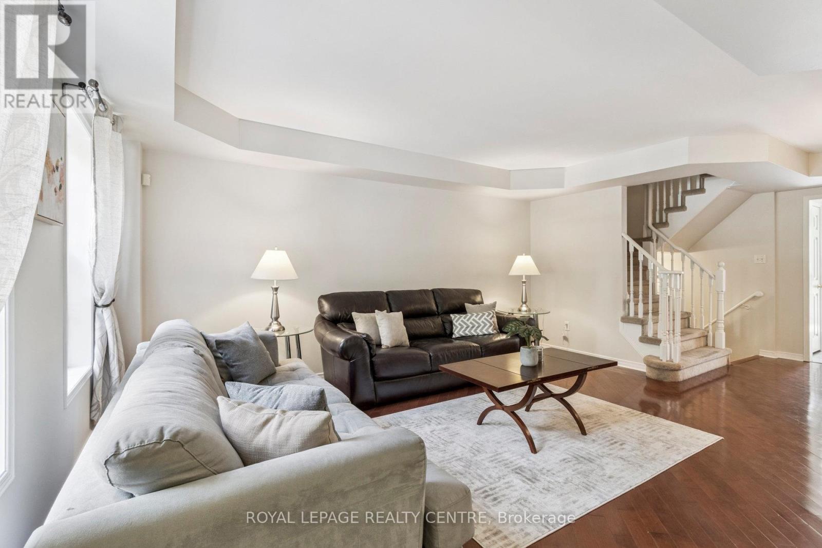 90 Georgian Drive, Oakville (Ro River Oaks), Ontario  L6H 6V1 - Photo 5 - W12411663