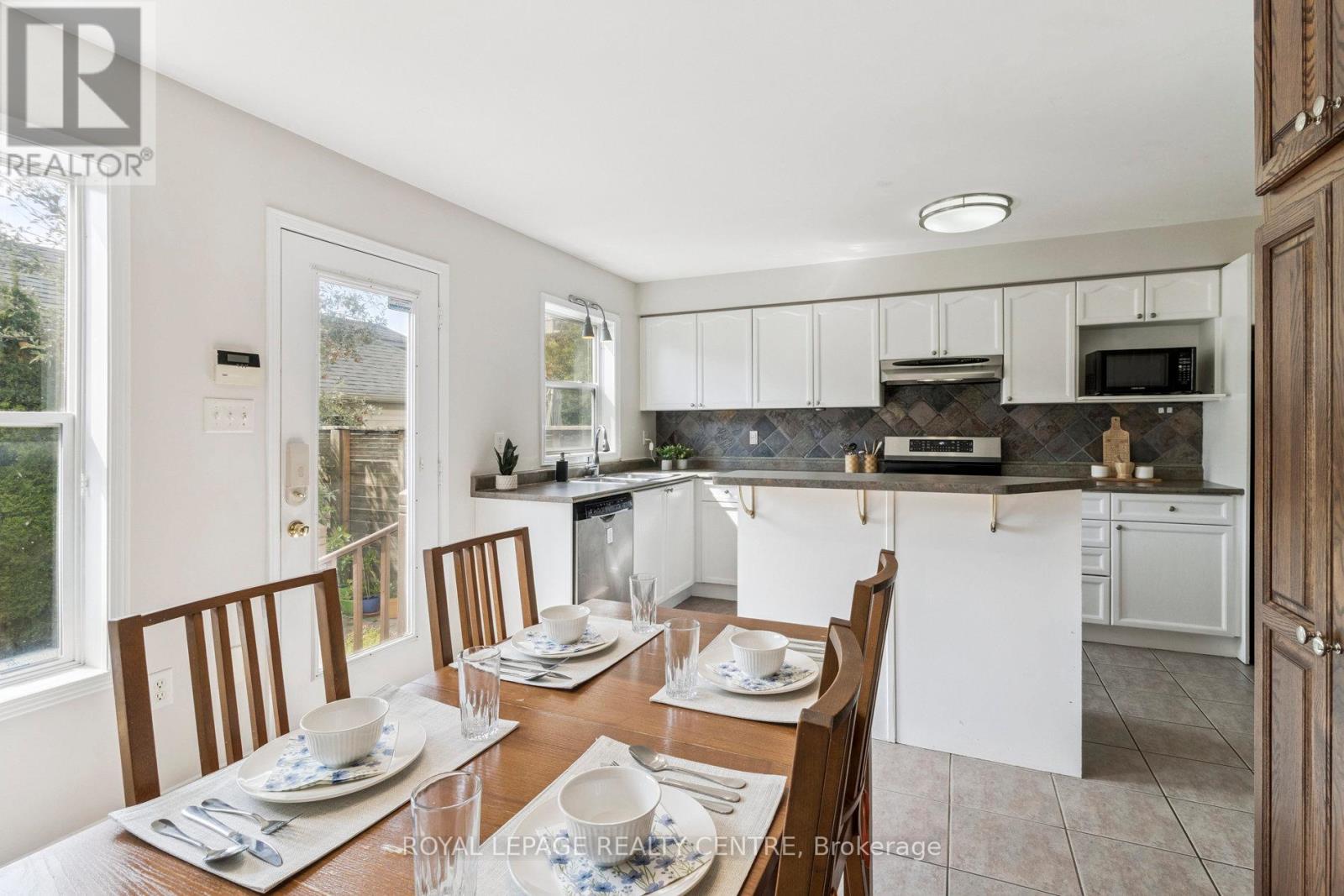 90 Georgian Drive, Oakville (Ro River Oaks), Ontario  L6H 6V1 - Photo 9 - W12411663