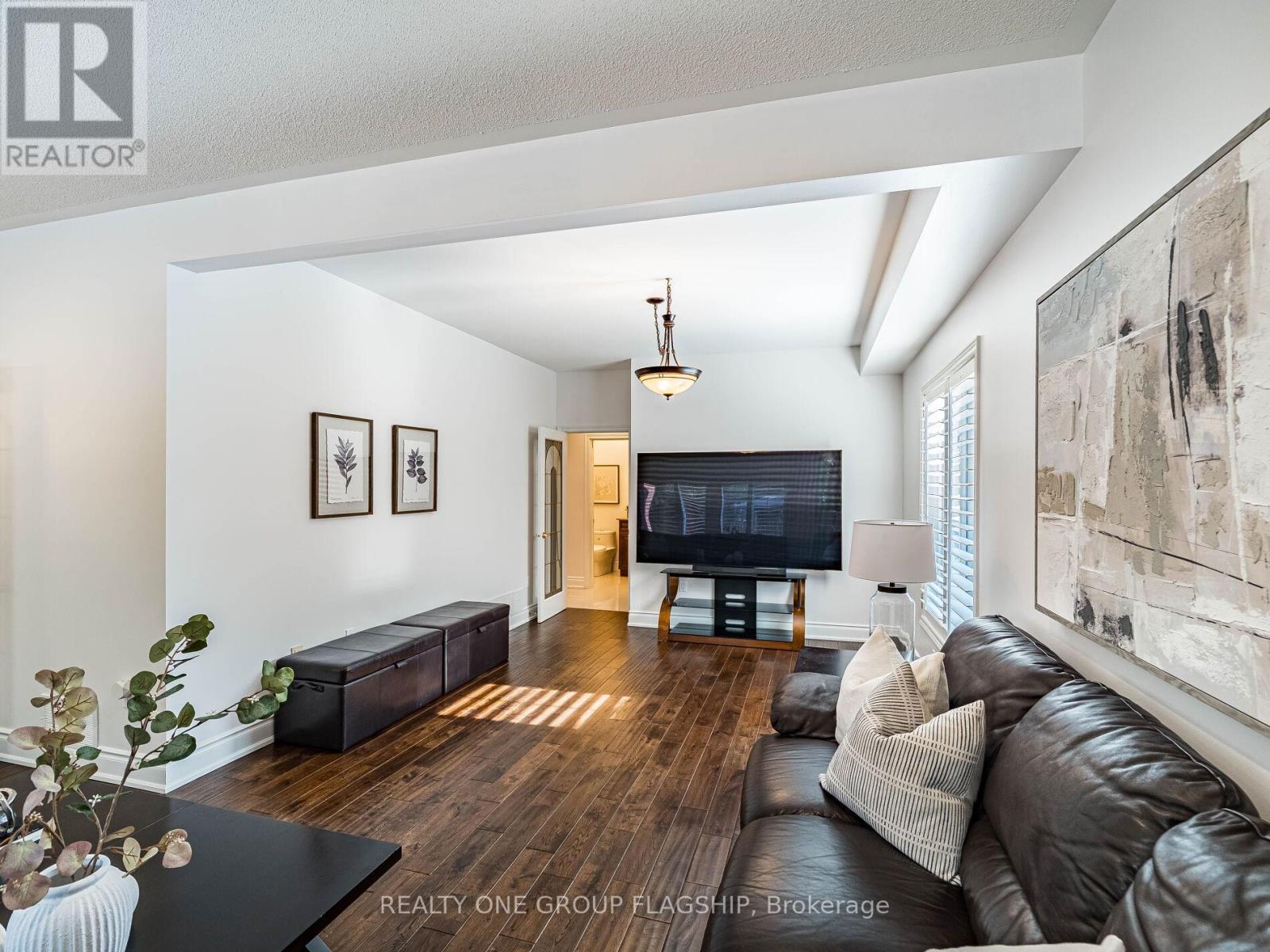 5290 Hilton Court, Mississauga, Ontario  L5M 5B5 - Photo 13 - W12411672
