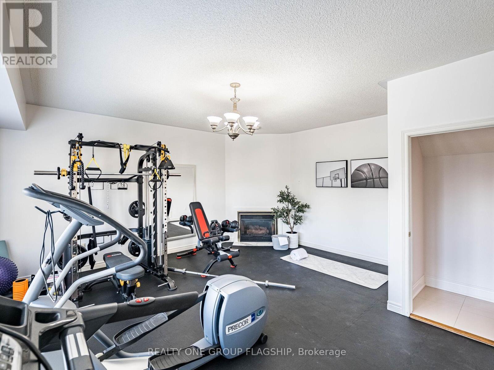 5290 Hilton Court, Mississauga, Ontario  L5M 5B5 - Photo 24 - W12411672