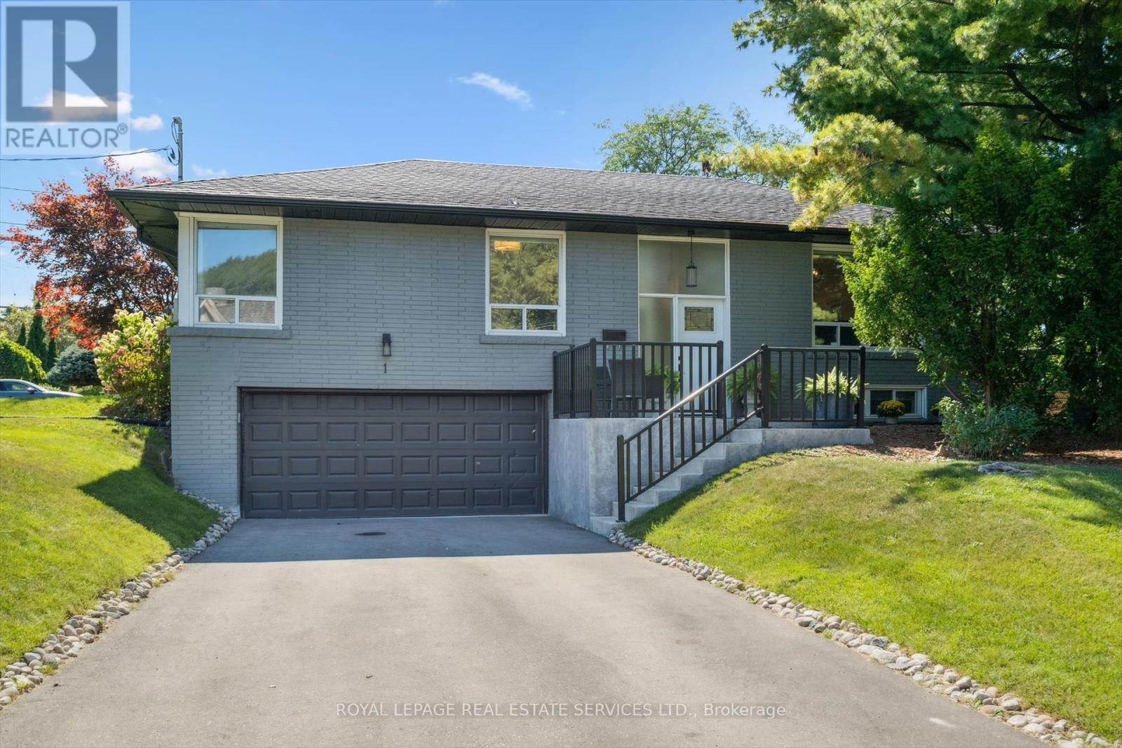 1 HILLAVON DRIVE, Toronto, Ontario