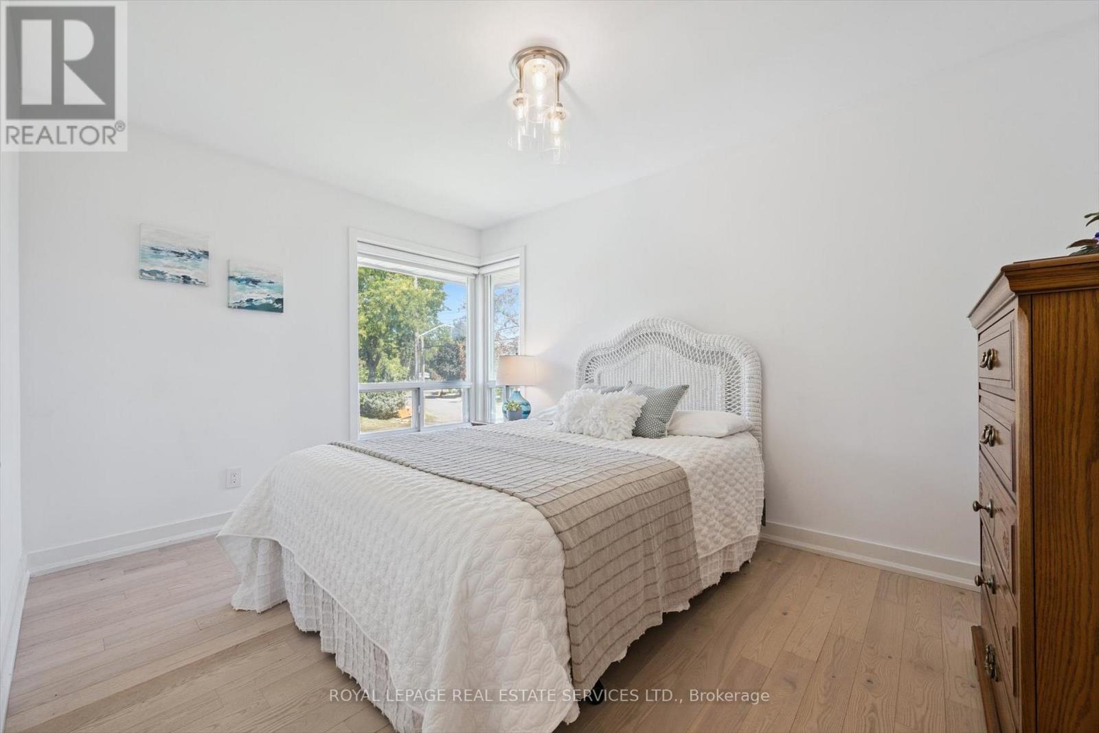 1 Hillavon Drive, Toronto, Ontario  M9B 2P4 - Photo 15 - W12411683