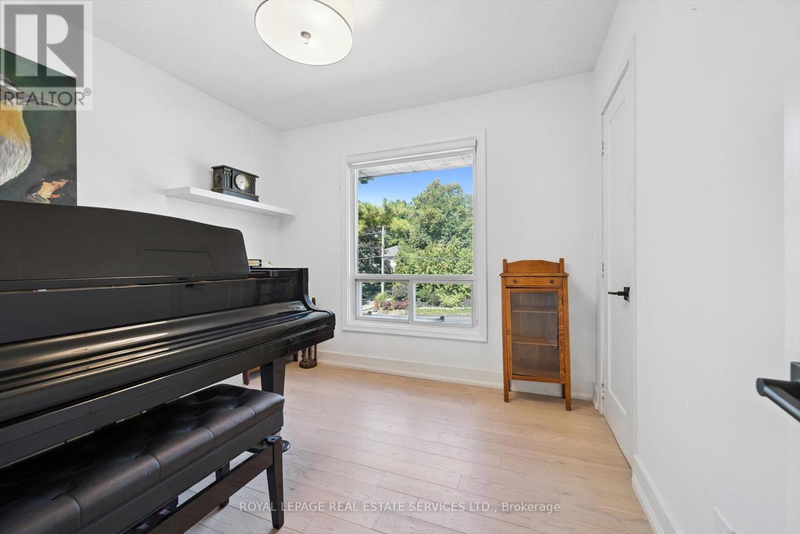 1 Hillavon Drive, Toronto, Ontario  M9B 2P4 - Photo 19 - W12411683