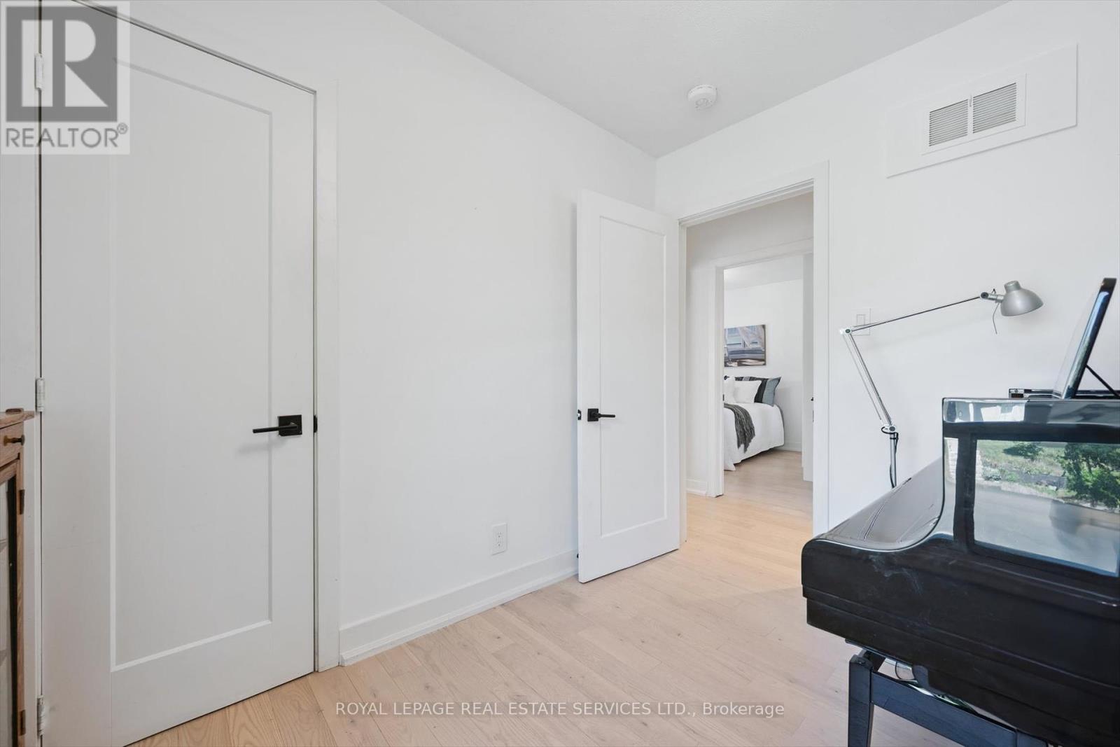 1 Hillavon Drive, Toronto, Ontario  M9B 2P4 - Photo 20 - W12411683