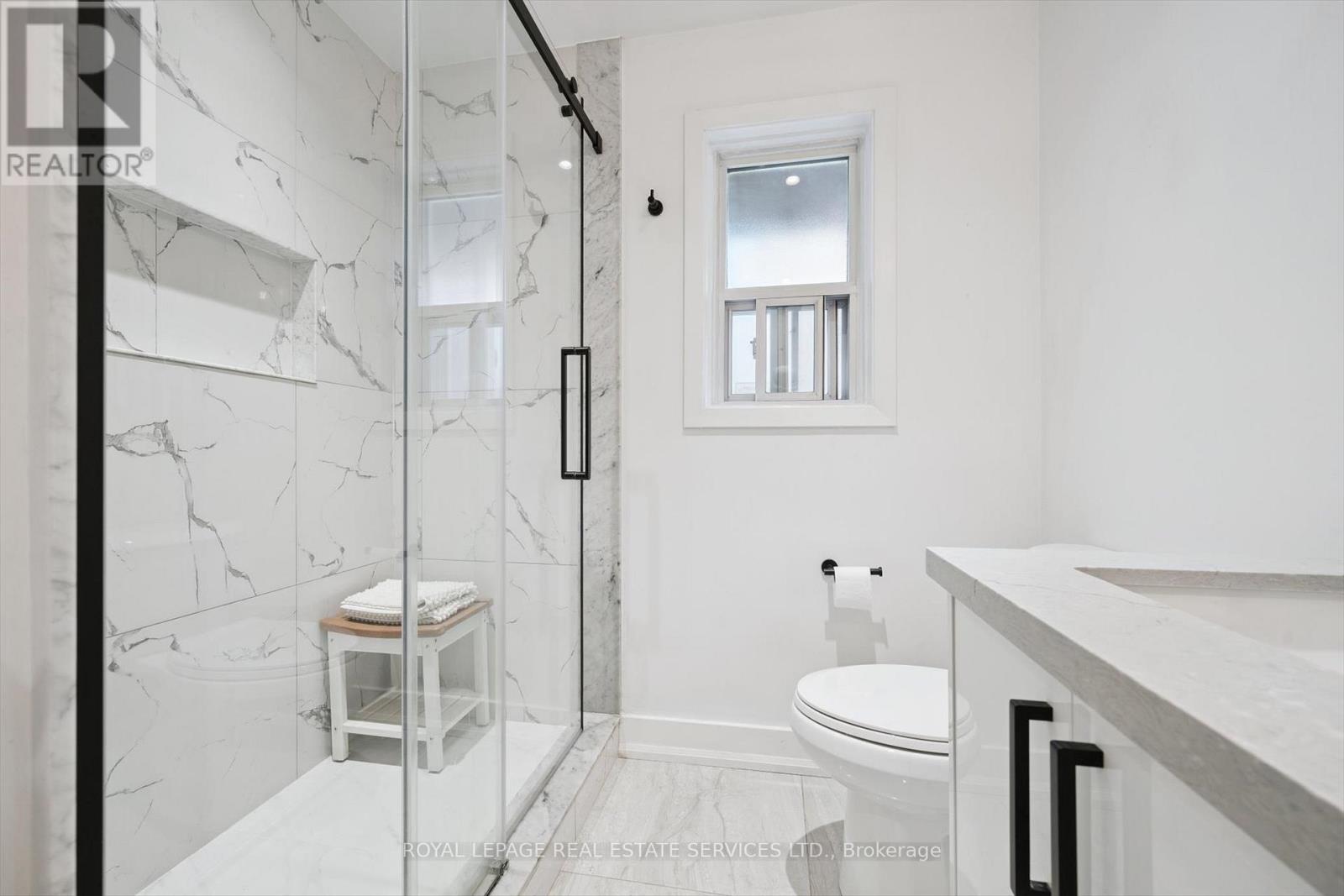 1 Hillavon Drive, Toronto, Ontario  M9B 2P4 - Photo 23 - W12411683