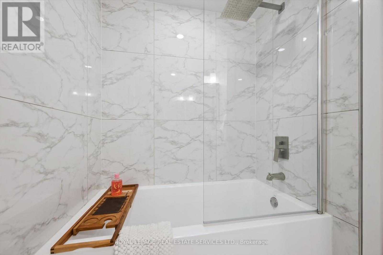 1 Hillavon Drive, Toronto, Ontario  M9B 2P4 - Photo 28 - W12411683