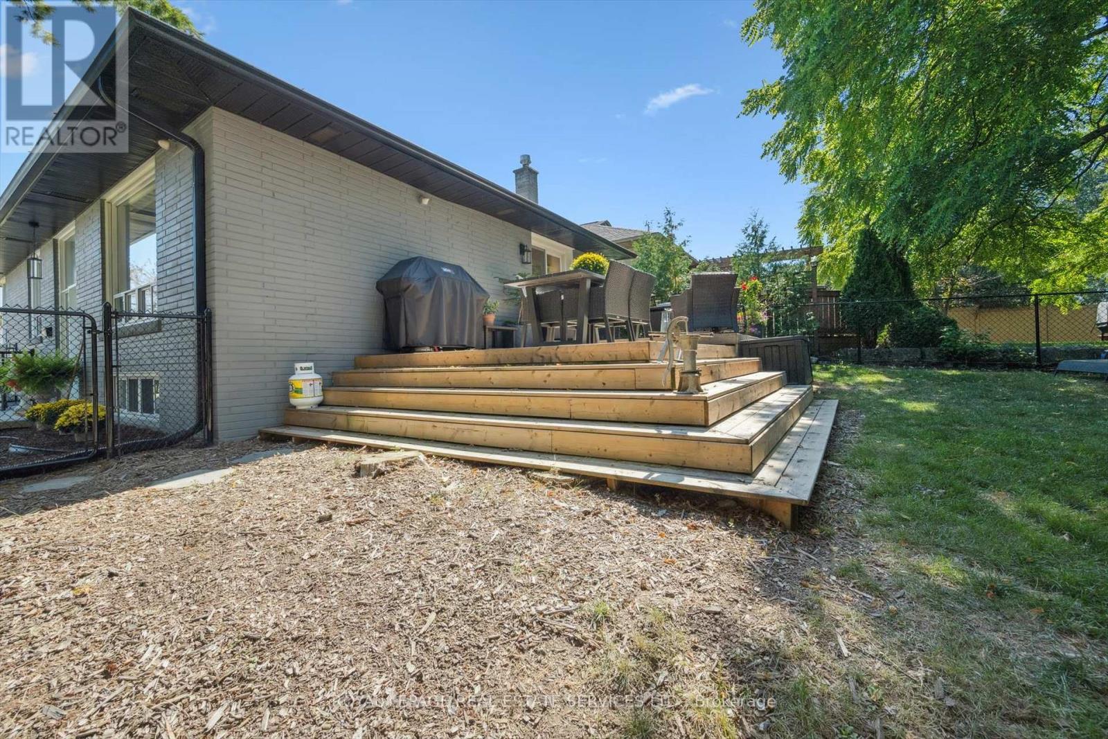 1 Hillavon Drive, Toronto, Ontario  M9B 2P4 - Photo 35 - W12411683