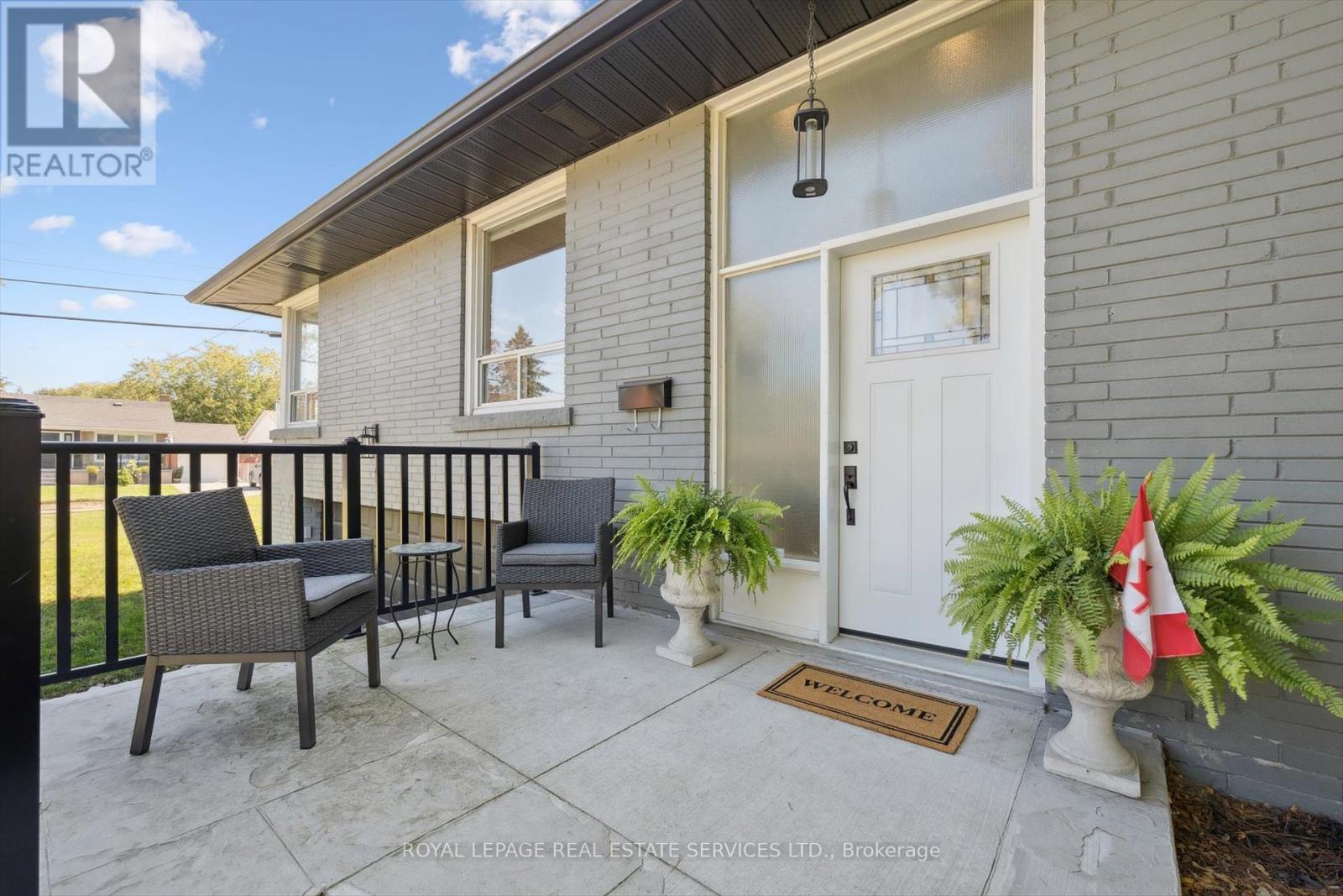 1 Hillavon Drive, Toronto, Ontario  M9B 2P4 - Photo 4 - W12411683
