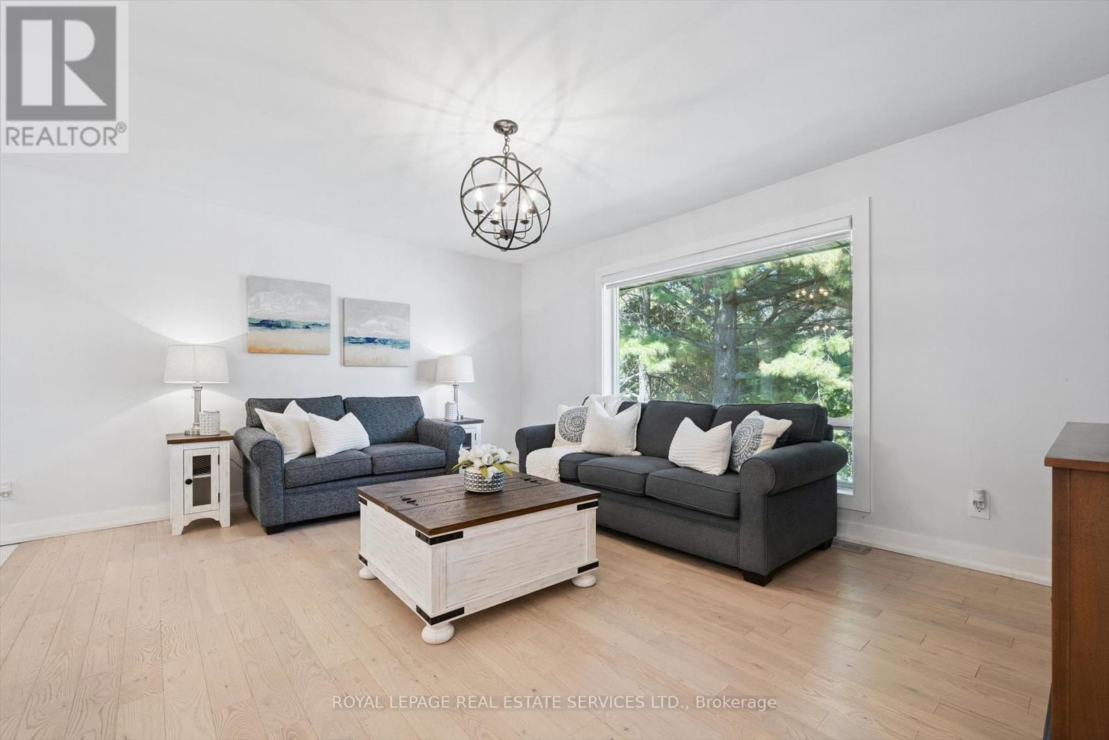 1 Hillavon Drive, Toronto, Ontario  M9B 2P4 - Photo 6 - W12411683