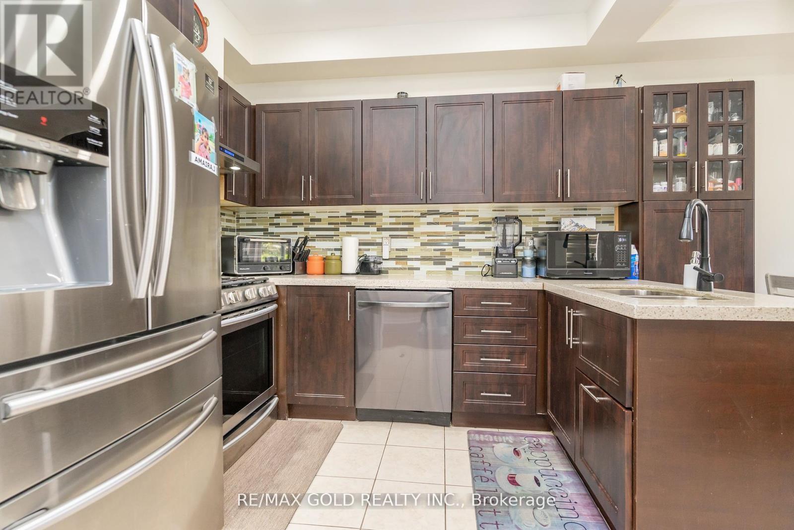 32 Rubysilver Drive, Brampton, Ontario  L6P 1P9 - Photo 12 - W12411703