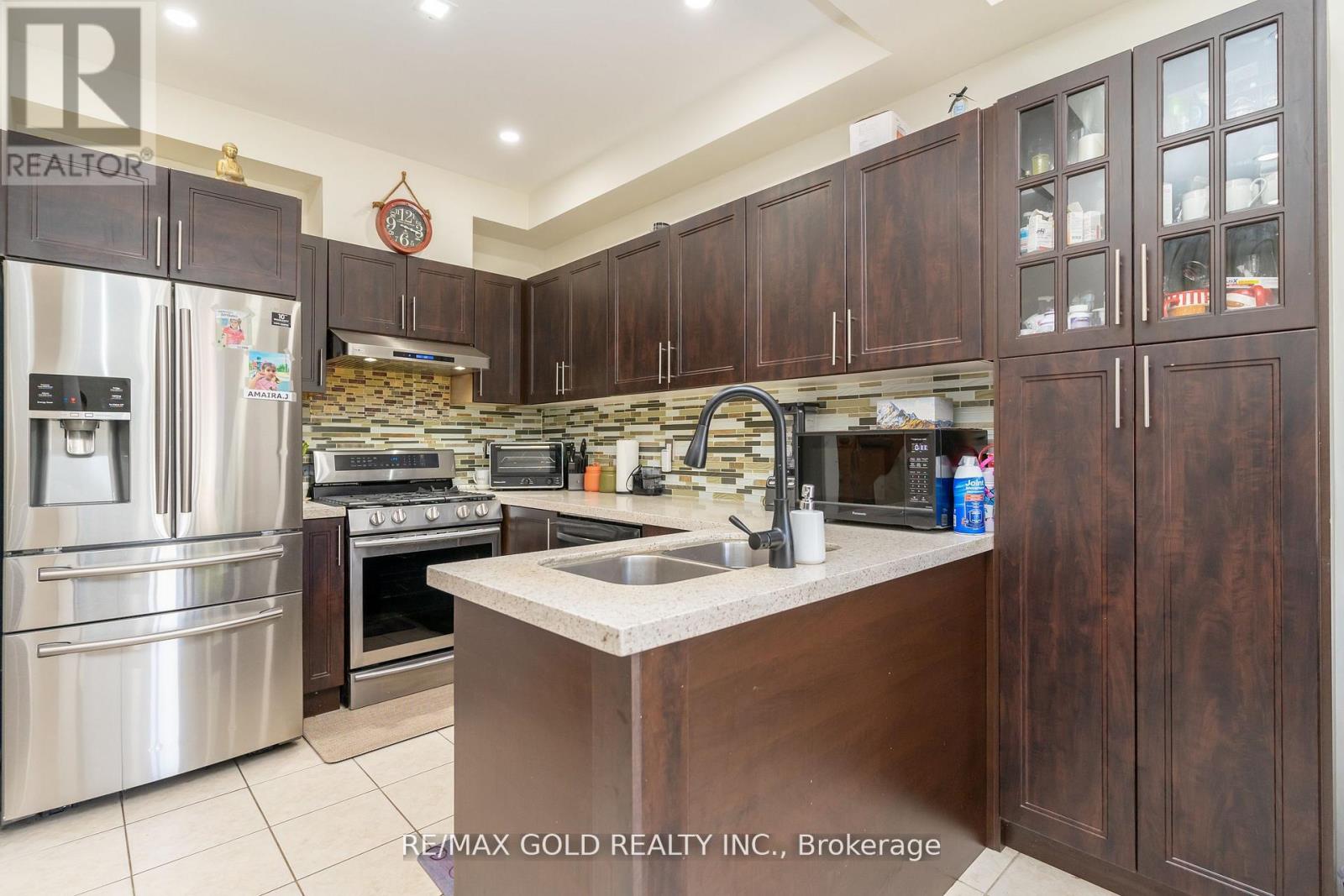 32 Rubysilver Drive, Brampton, Ontario  L6P 1P9 - Photo 13 - W12411703