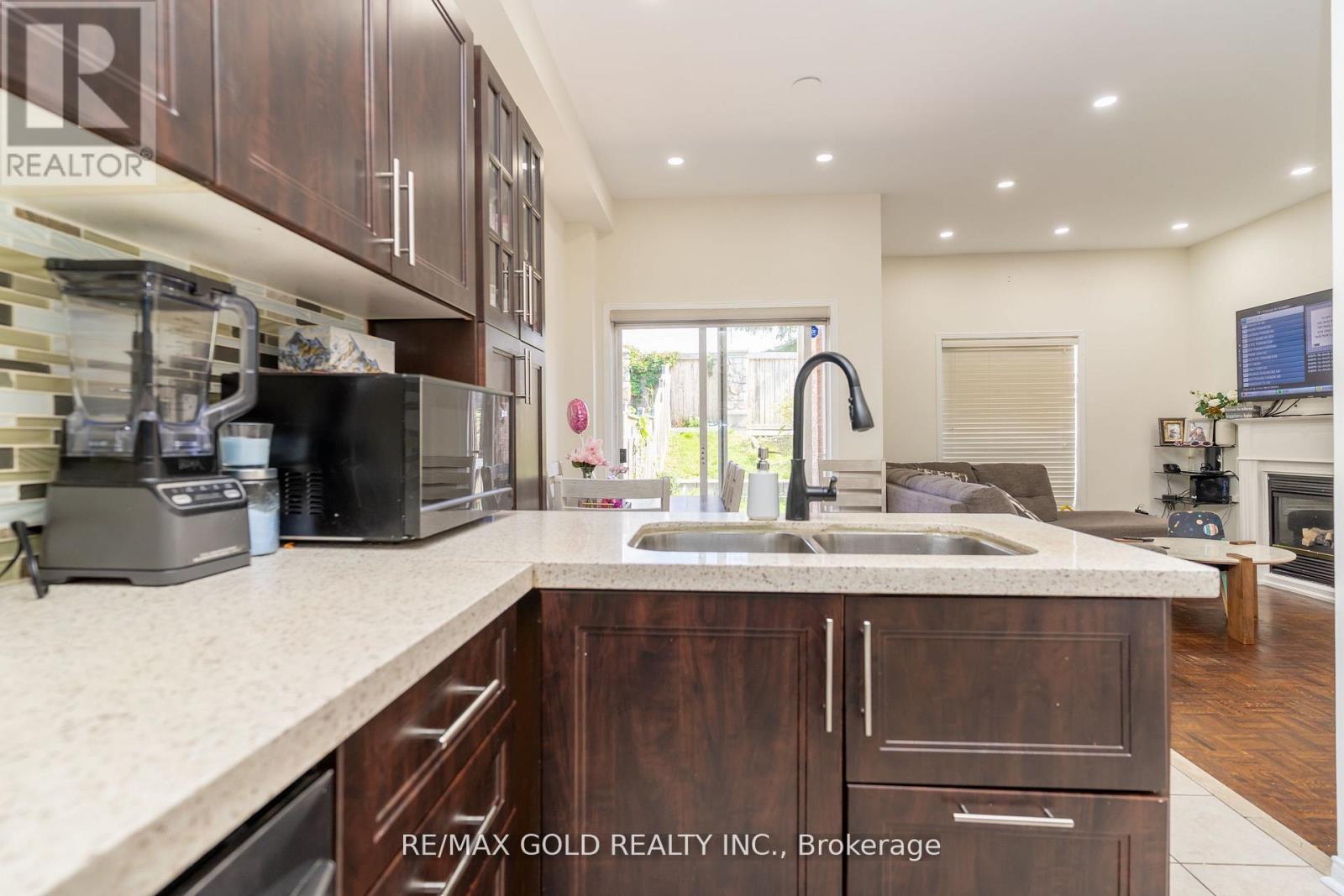 32 Rubysilver Drive, Brampton, Ontario  L6P 1P9 - Photo 14 - W12411703