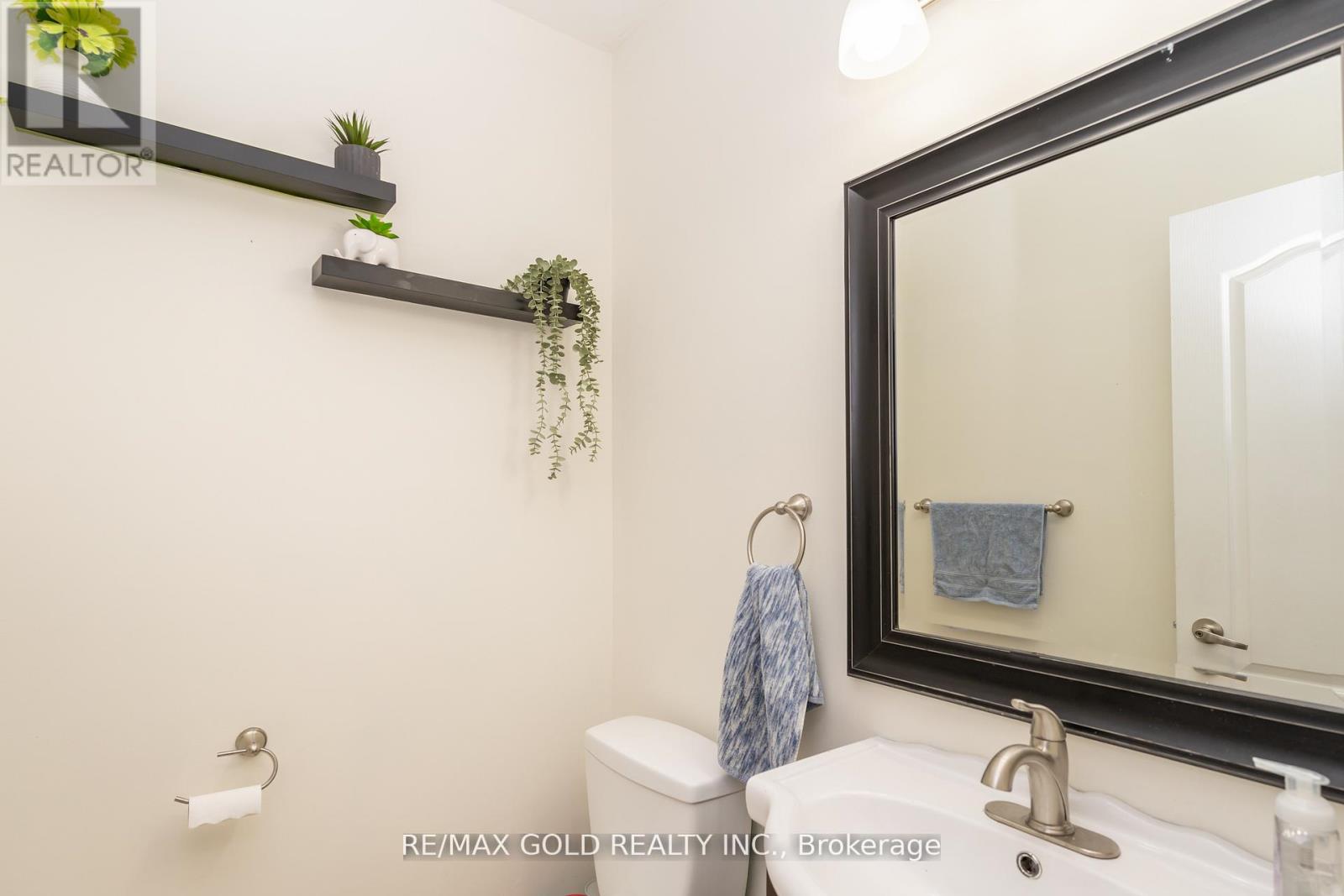 32 Rubysilver Drive, Brampton, Ontario  L6P 1P9 - Photo 17 - W12411703