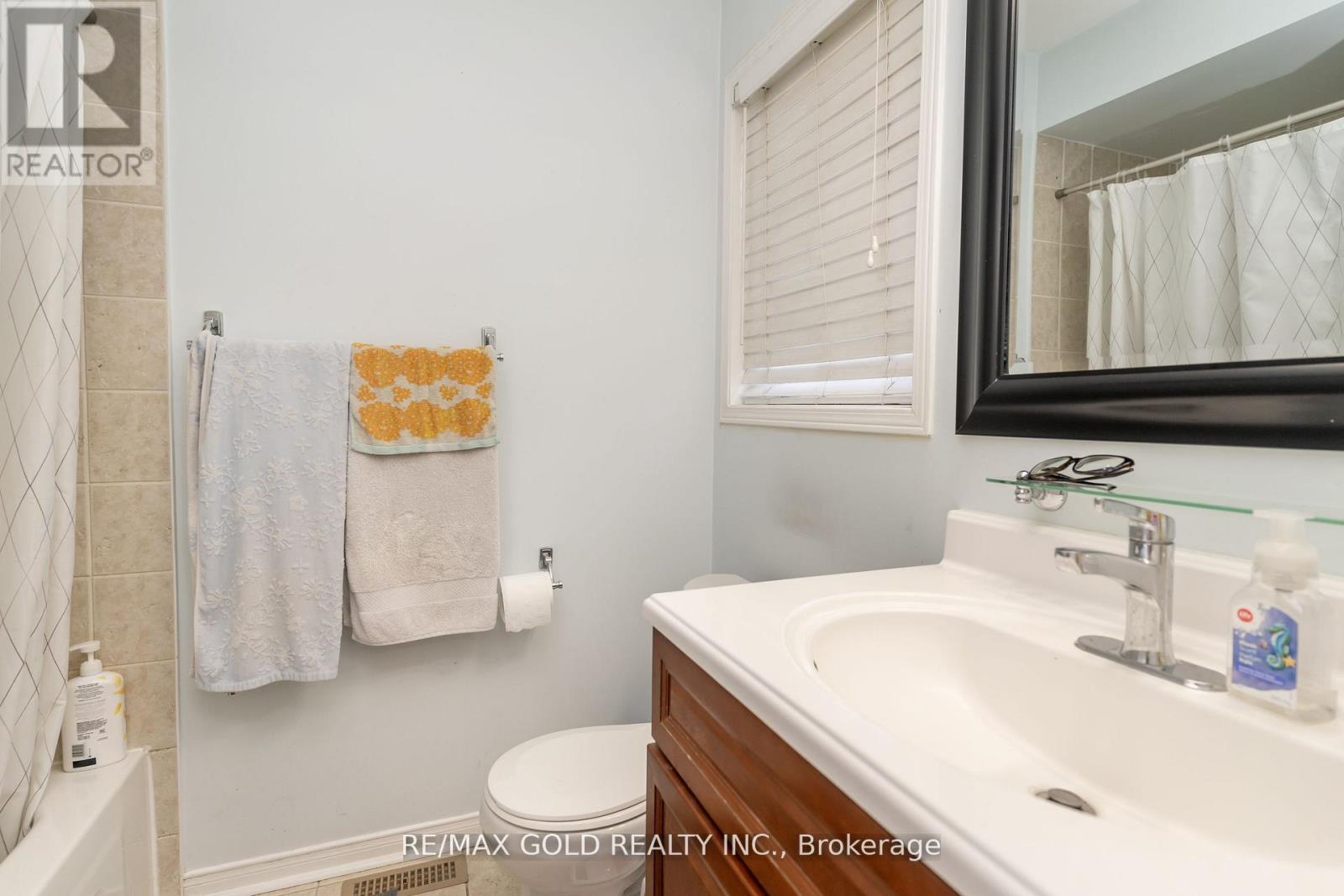 32 Rubysilver Drive, Brampton, Ontario  L6P 1P9 - Photo 23 - W12411703