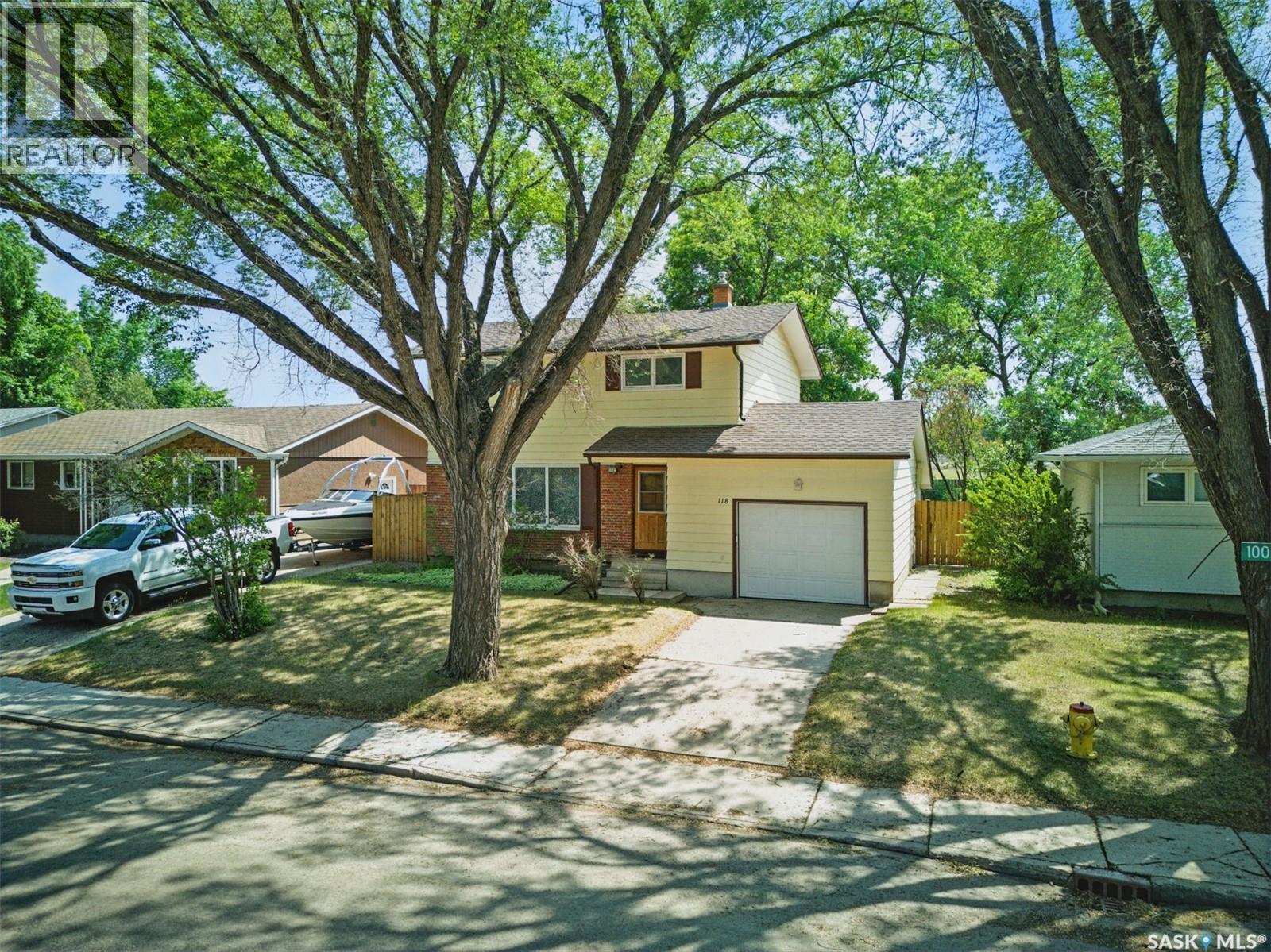 118 EAST DRIVE, Saskatoon, Saskatchewan