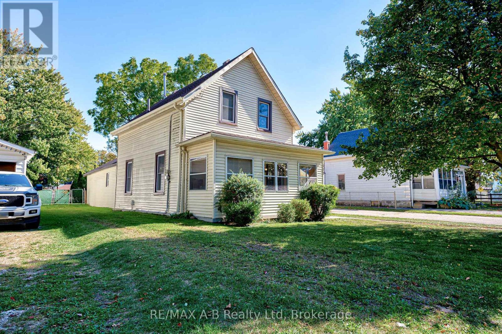 137 DUFFERIN STREET, Stratford, Ontario