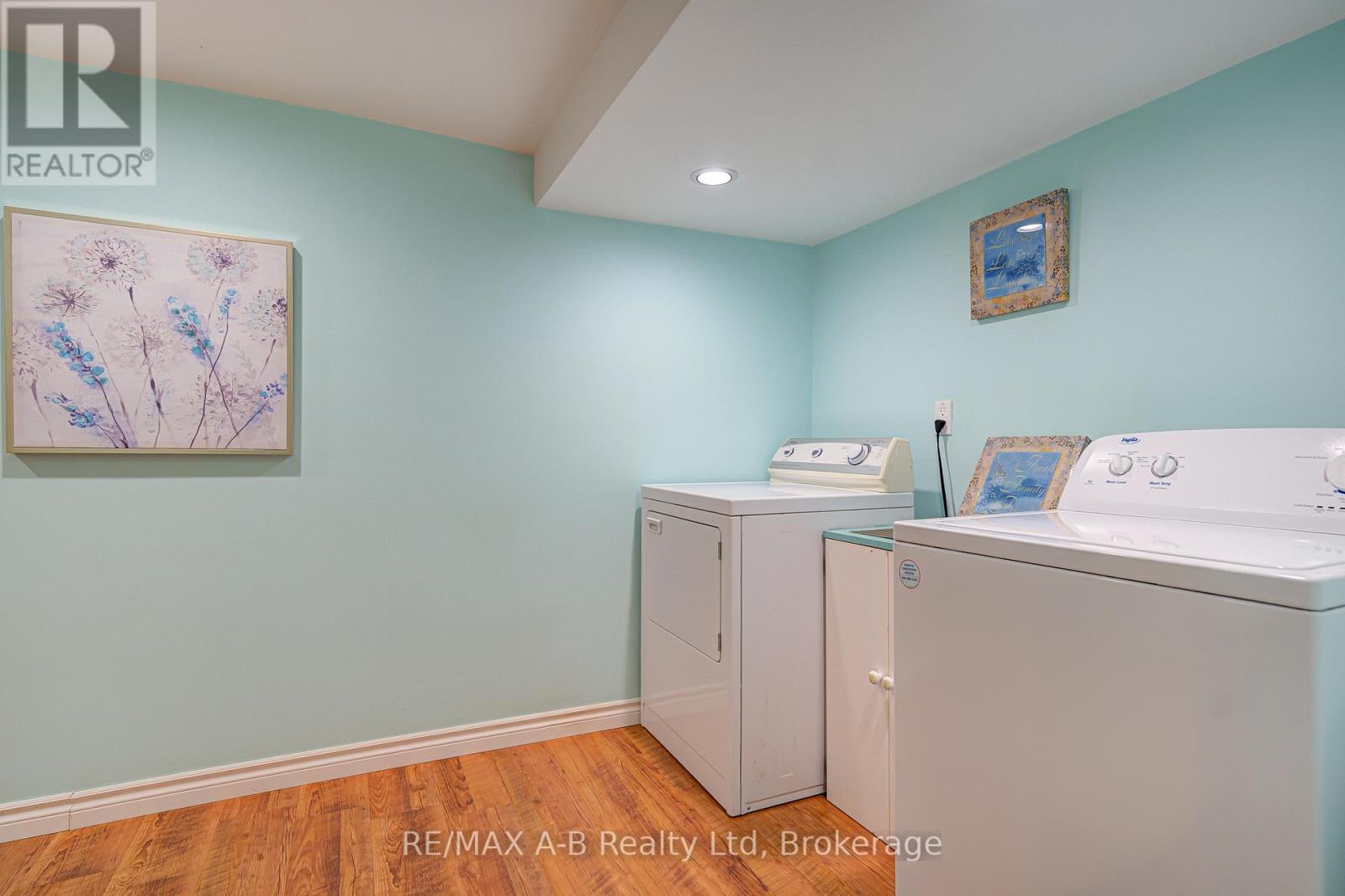 137 Dufferin Street, Stratford, Ontario  N5A 2G9 - Photo 23 - X12411938