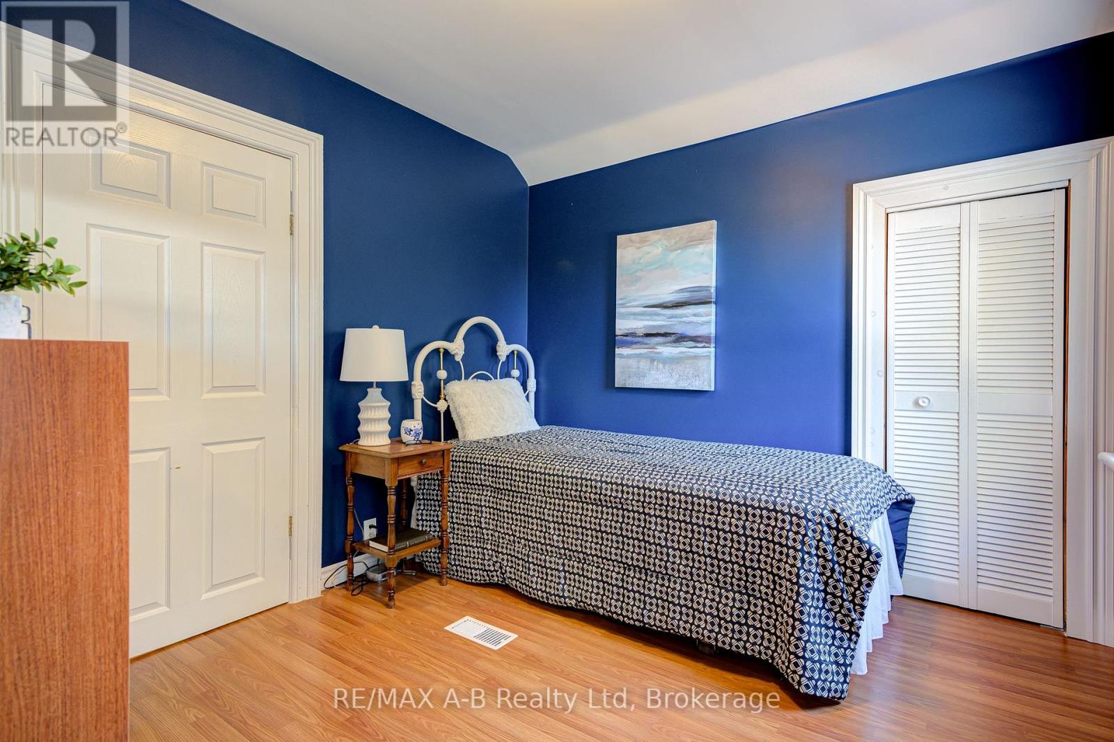 137 Dufferin Street, Stratford, Ontario  N5A 2G9 - Photo 29 - X12411938