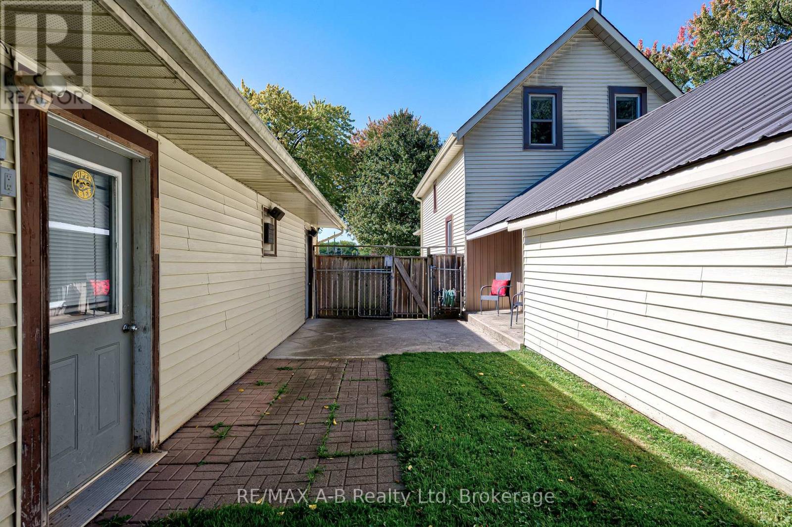 137 Dufferin Street, Stratford, Ontario  N5A 2G9 - Photo 39 - X12411938