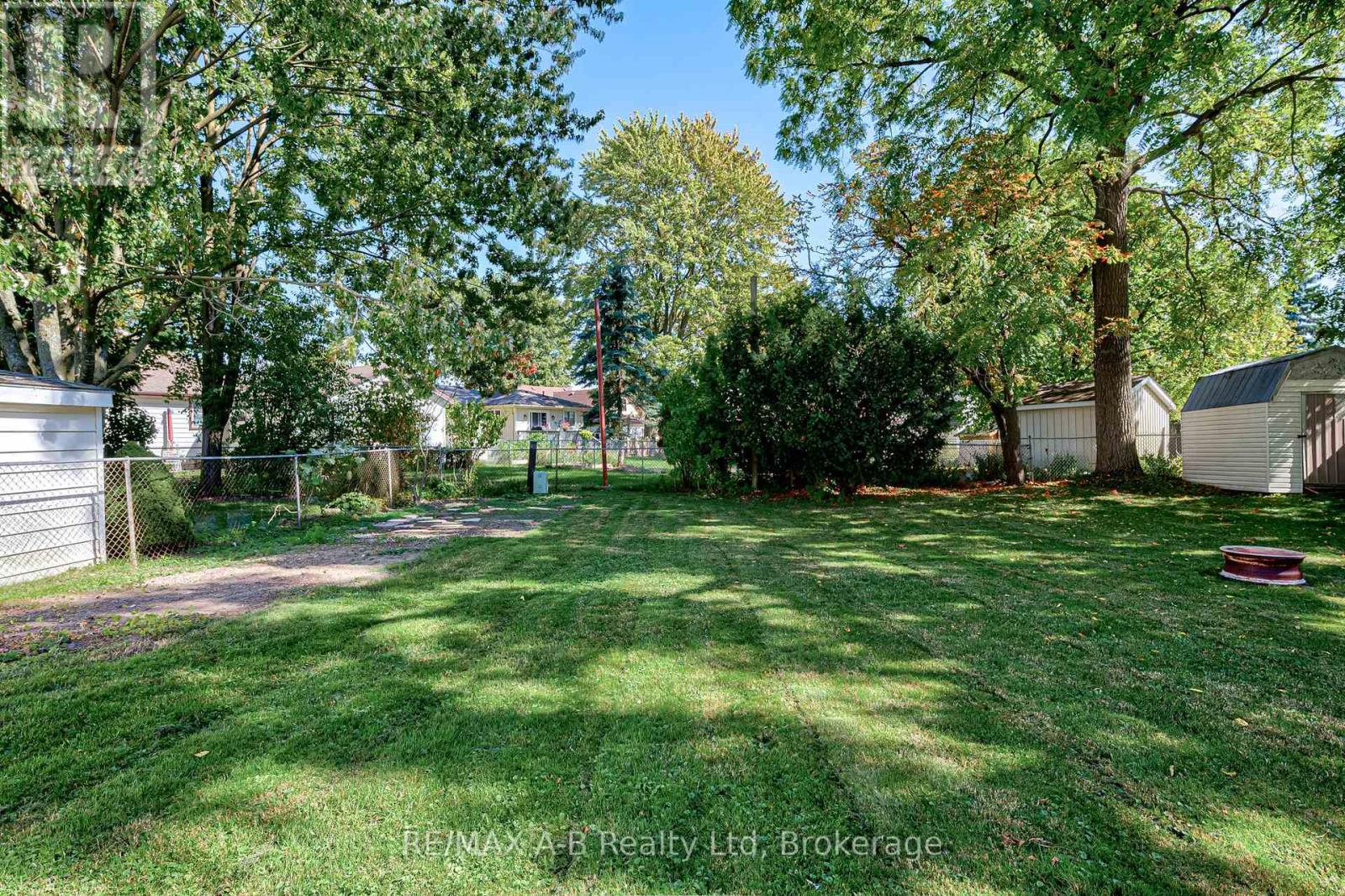 137 Dufferin Street, Stratford, Ontario  N5A 2G9 - Photo 43 - X12411938