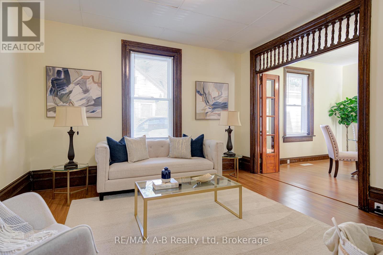 137 Dufferin Street, Stratford, Ontario  N5A 2G9 - Photo 8 - X12411938
