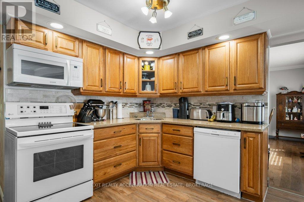 8738 County Road 2 W, Greater Napanee, Ontario  K7R 3L1 - Photo 6 - X12411994