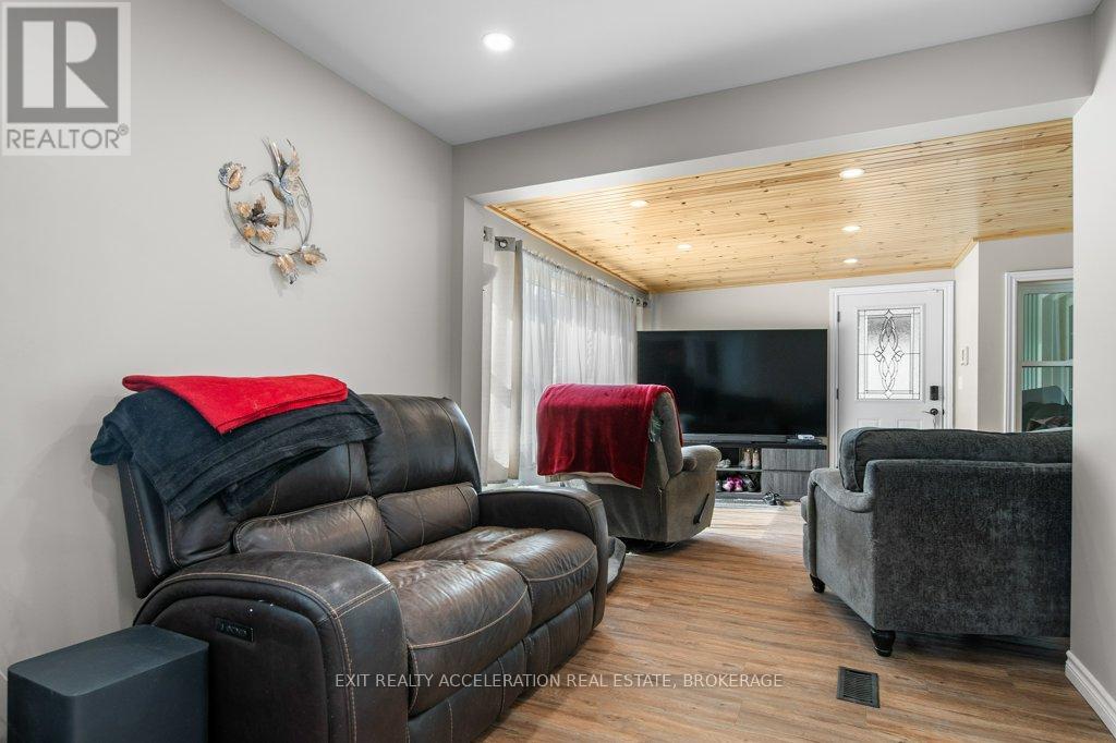 8738 County Road 2 W, Greater Napanee, Ontario  K7R 3L1 - Photo 9 - X12411994