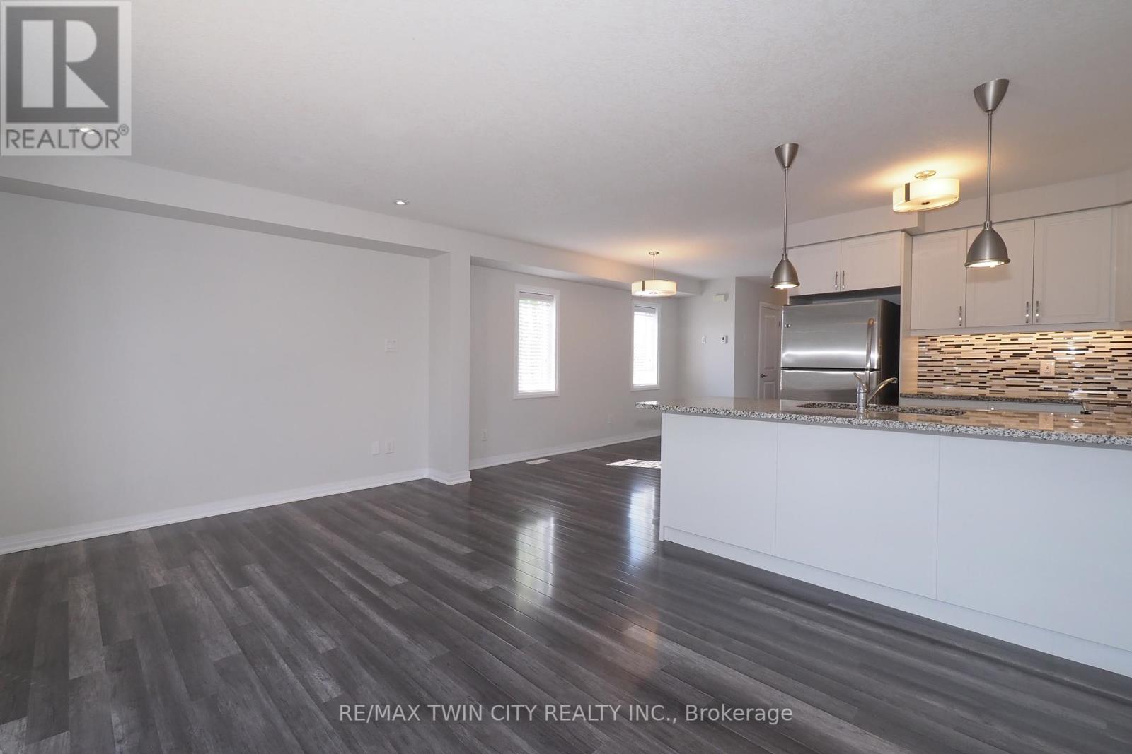 181 South Creek Drive, Kitchener, Ontario  N2P 0E1 - Photo 11 - X12411674