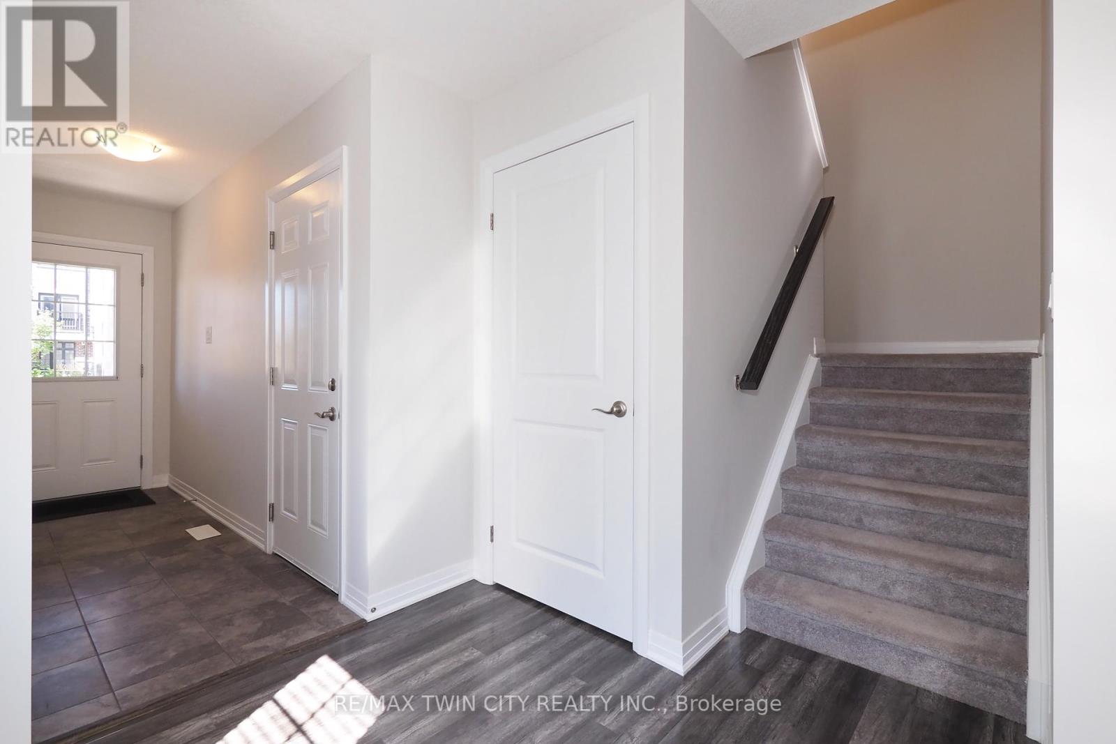 181 South Creek Drive, Kitchener, Ontario  N2P 0E1 - Photo 18 - X12411674