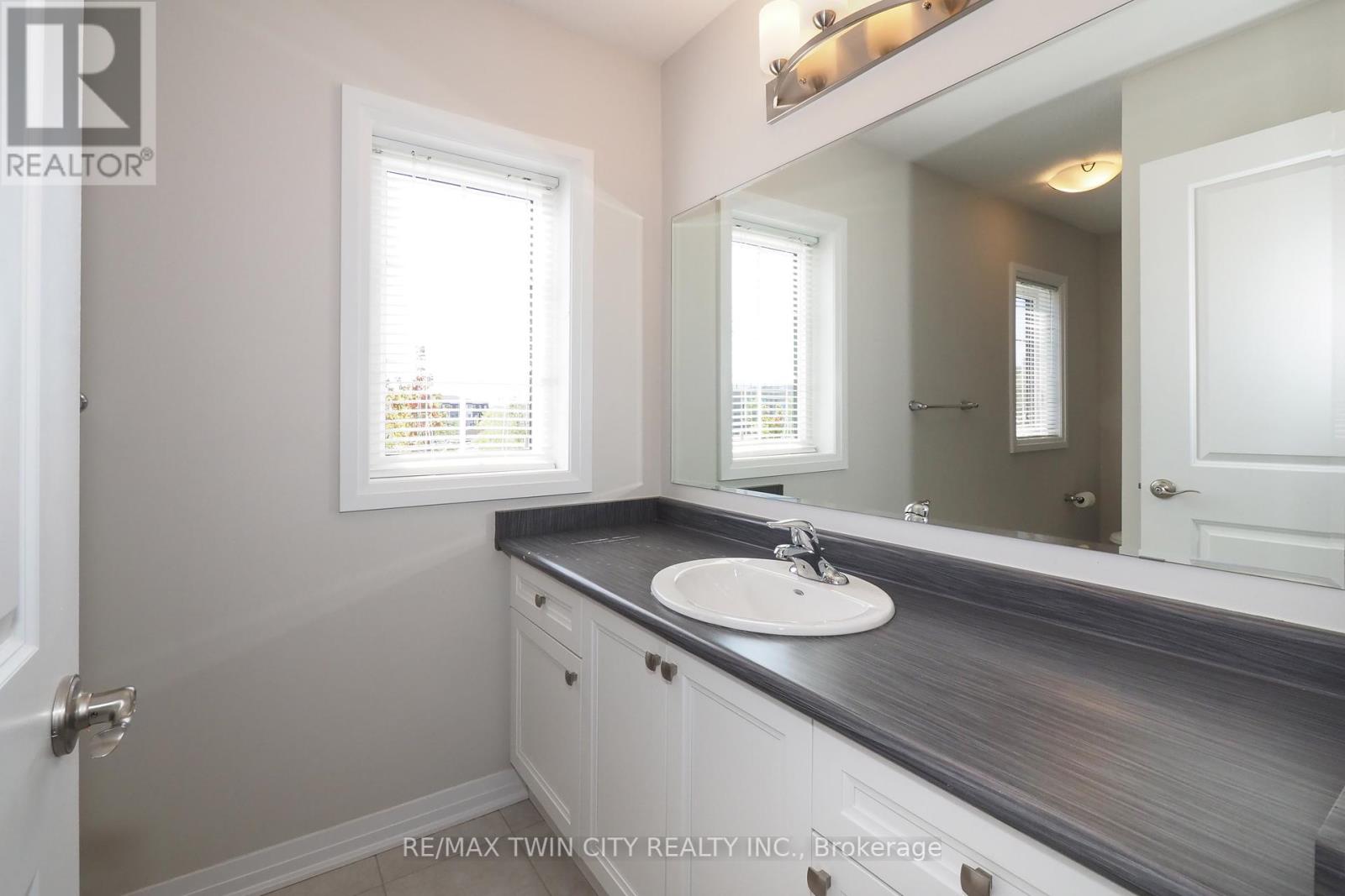 181 South Creek Drive, Kitchener, Ontario  N2P 0E1 - Photo 27 - X12411674