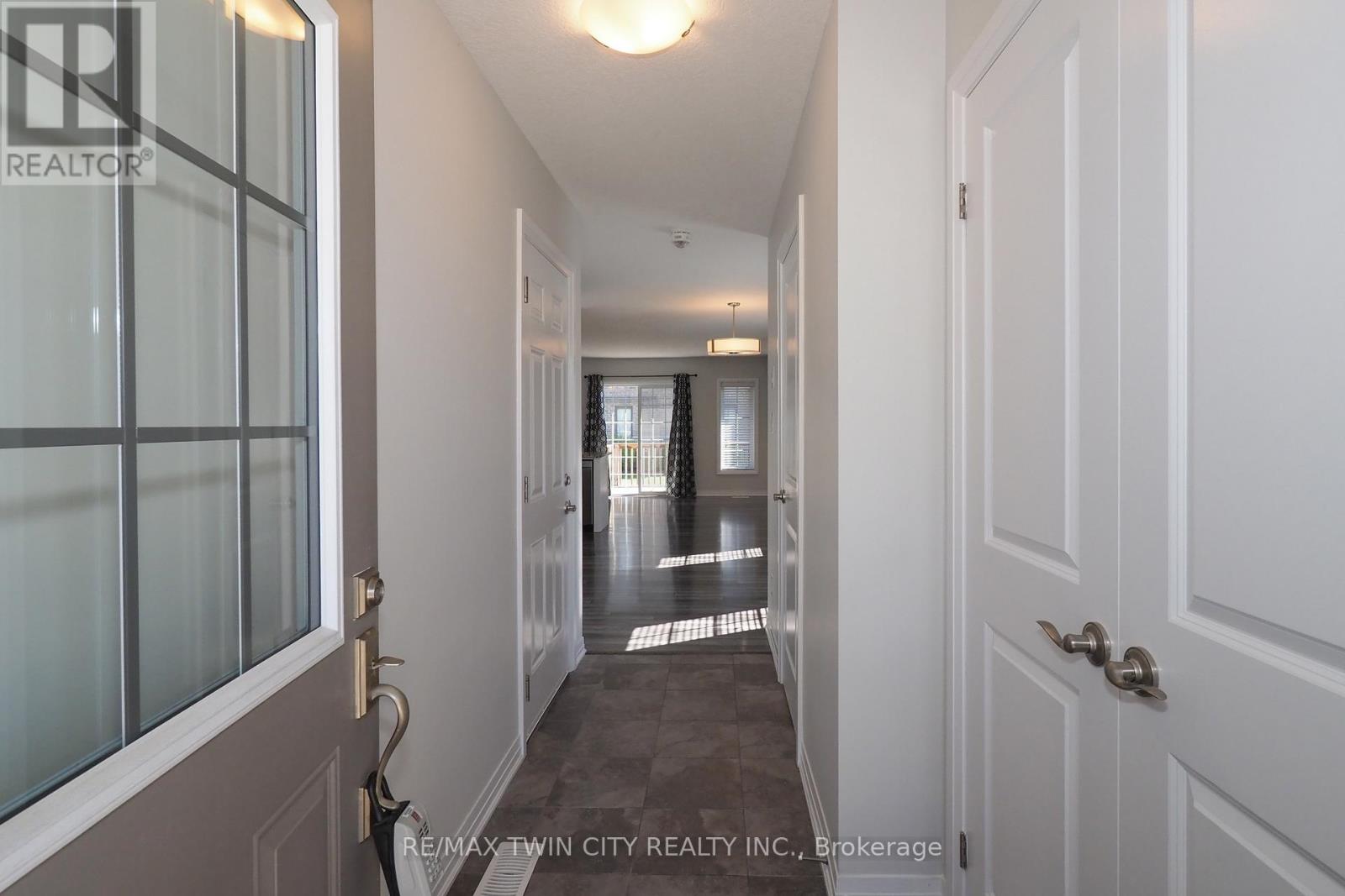 181 South Creek Drive, Kitchener, Ontario  N2P 0E1 - Photo 5 - X12411674