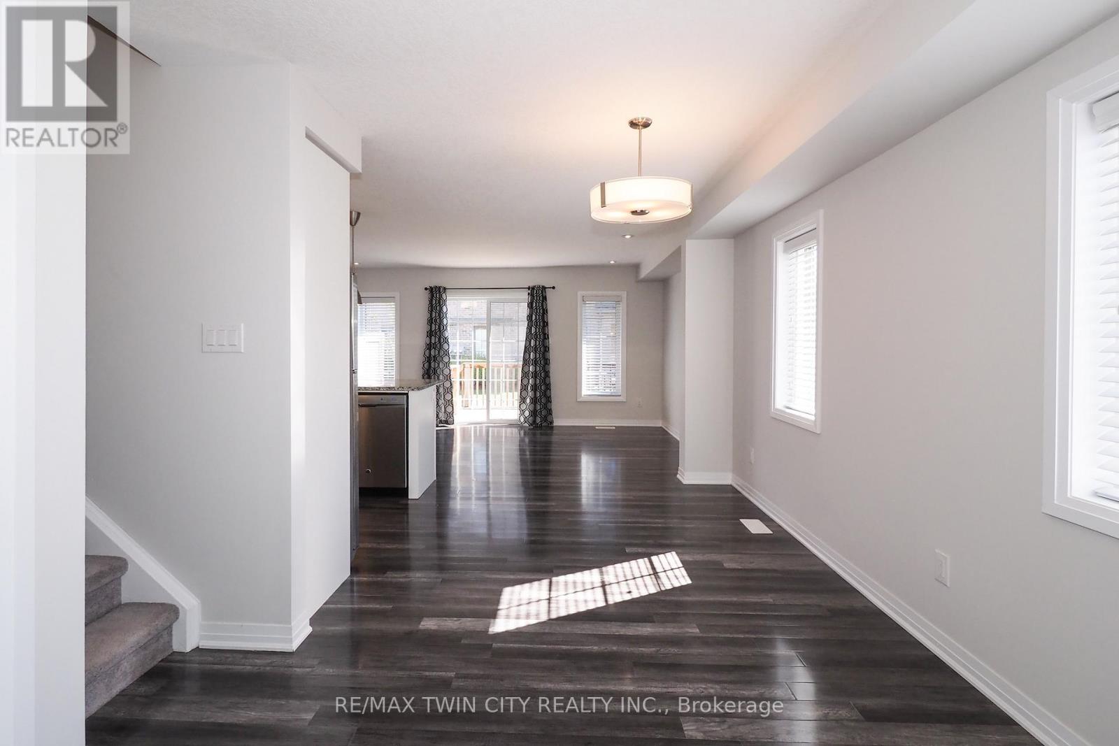 181 South Creek Drive, Kitchener, Ontario  N2P 0E1 - Photo 6 - X12411674