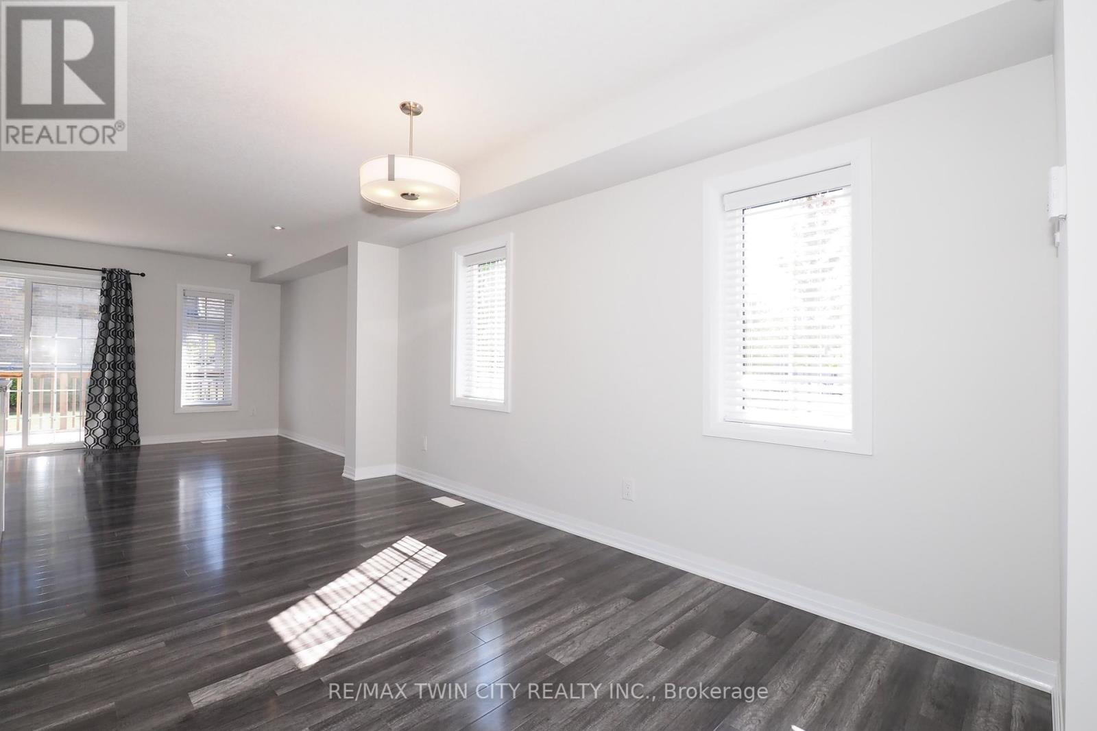 181 South Creek Drive, Kitchener, Ontario  N2P 0E1 - Photo 7 - X12411674