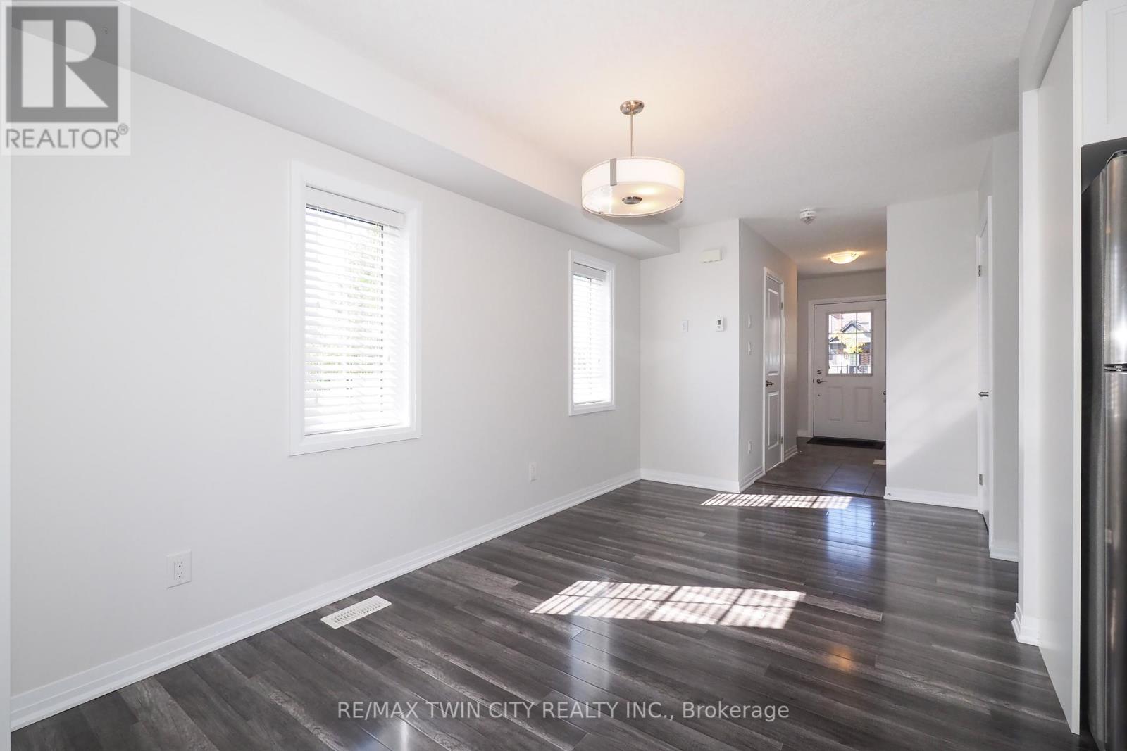 181 South Creek Drive, Kitchener, Ontario  N2P 0E1 - Photo 8 - X12411674