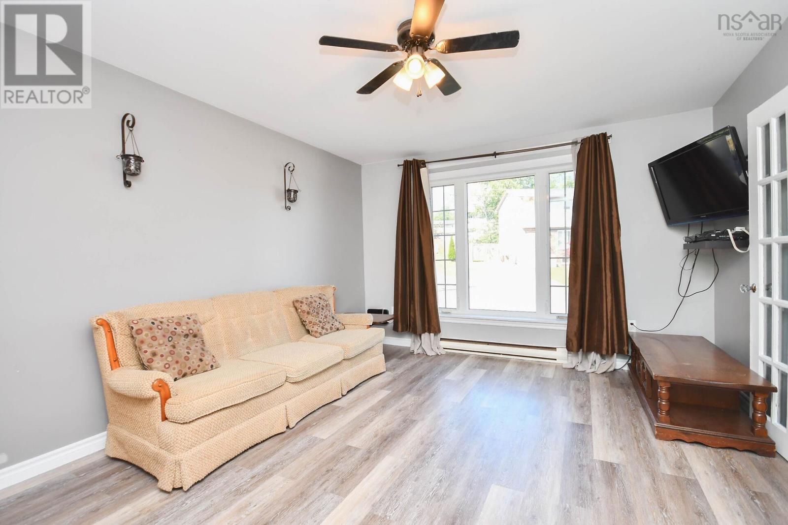 Property at 20 Londra Court image 5