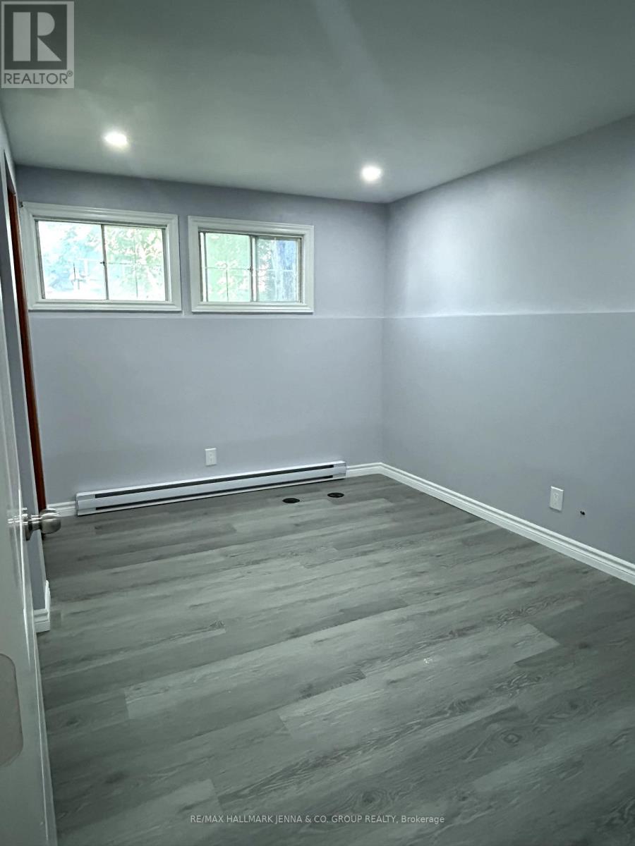 B - 62 Greenboro Crescent, Ottawa, Ontario  K1T 1W5 - Photo 12 - X12411872