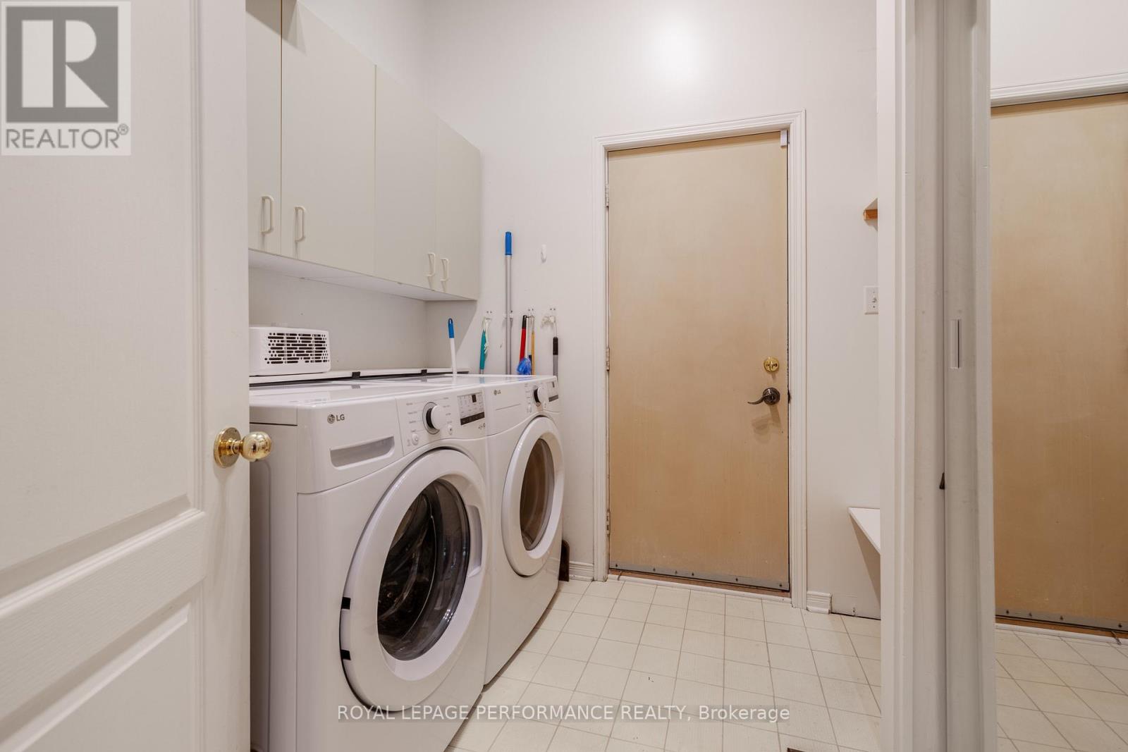 55 Delong Drive, Ottawa, Ontario  K1J 7E4 - Photo 8 - X12411993