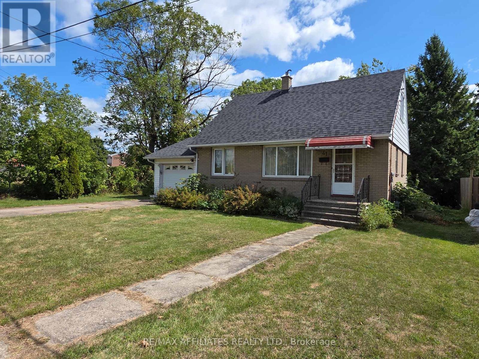 41 Elgin Street W, Smiths Falls, Ontario  K7A 3C5 - Photo 2 - X12412030