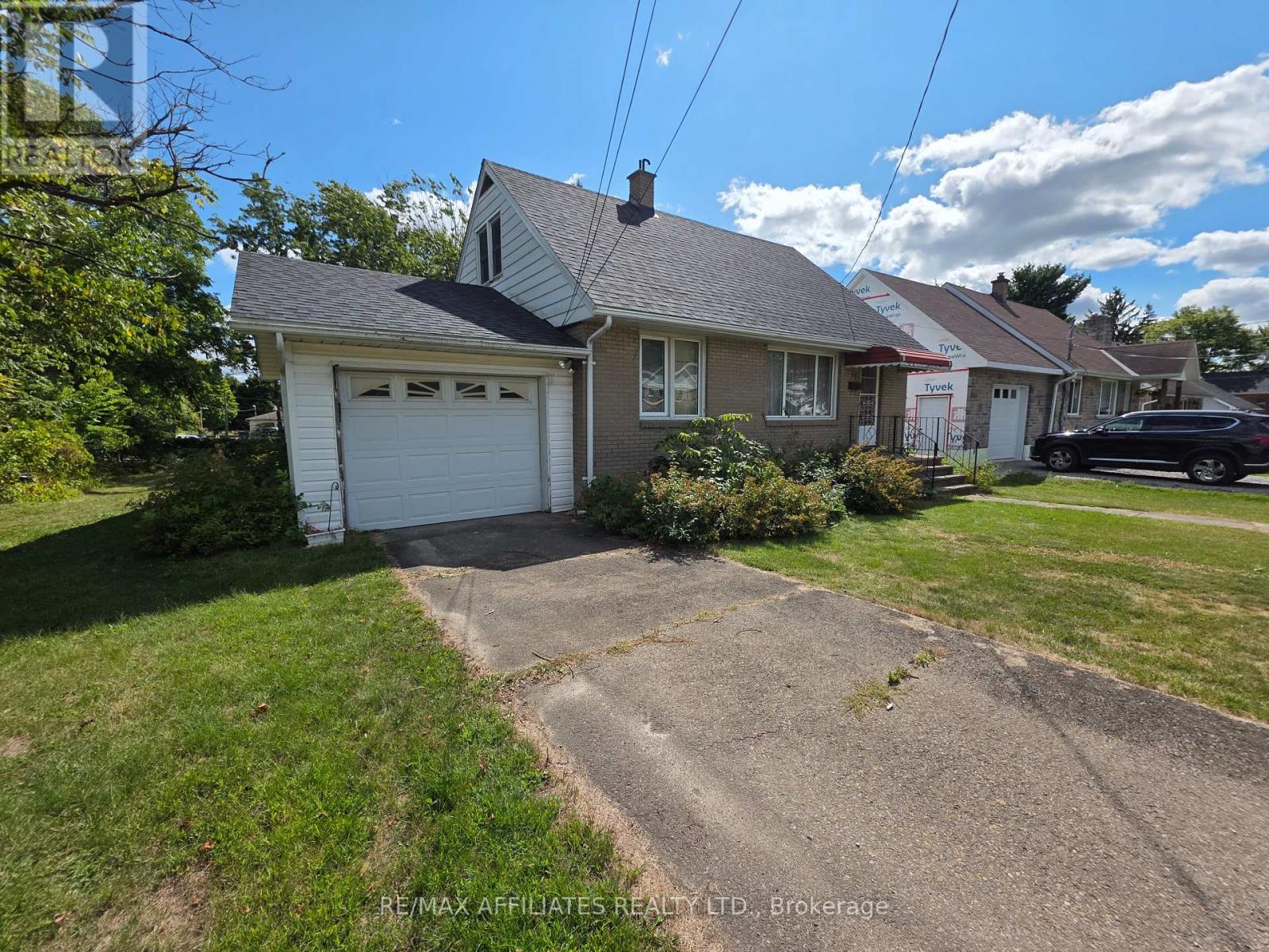 41 Elgin Street W, Smiths Falls, Ontario  K7A 3C5 - Photo 3 - X12412030