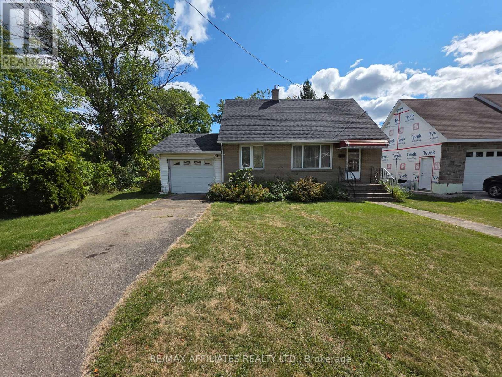 41 Elgin Street W, Smiths Falls, Ontario  K7A 3C5 - Photo 4 - X12412030