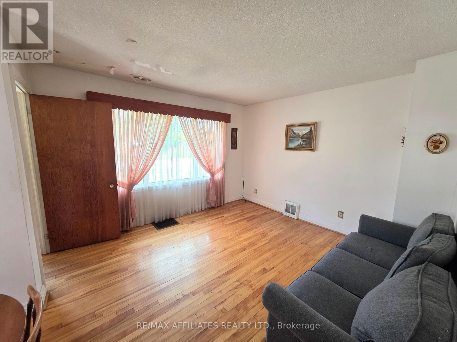41 Elgin Street W, Smiths Falls, Ontario  K7A 3C5 - Photo 9 - X12412030