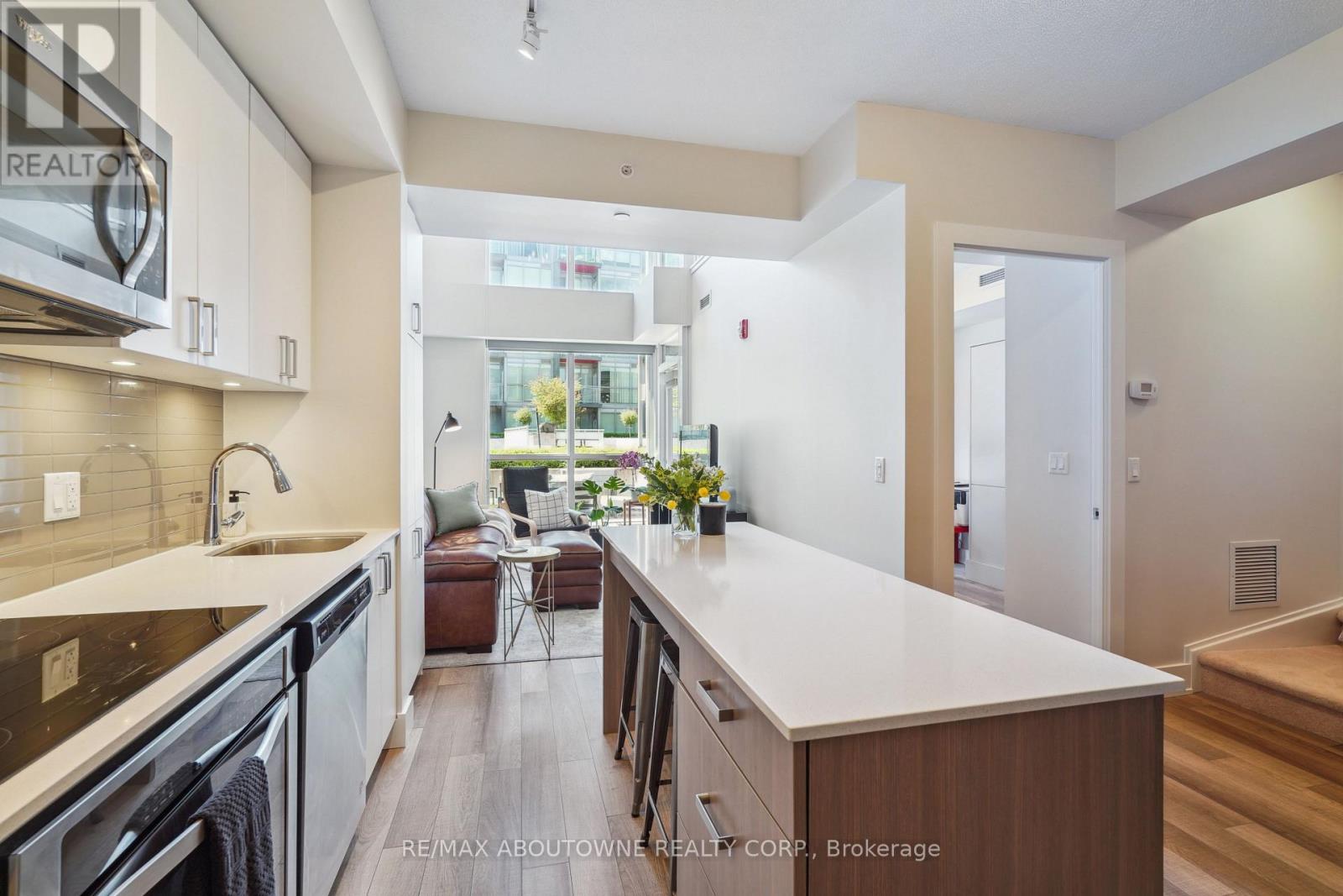C204 - 5260 Dundas Street, Burlington, Ontario  L7L 0J7 - Photo 9 - W12154454