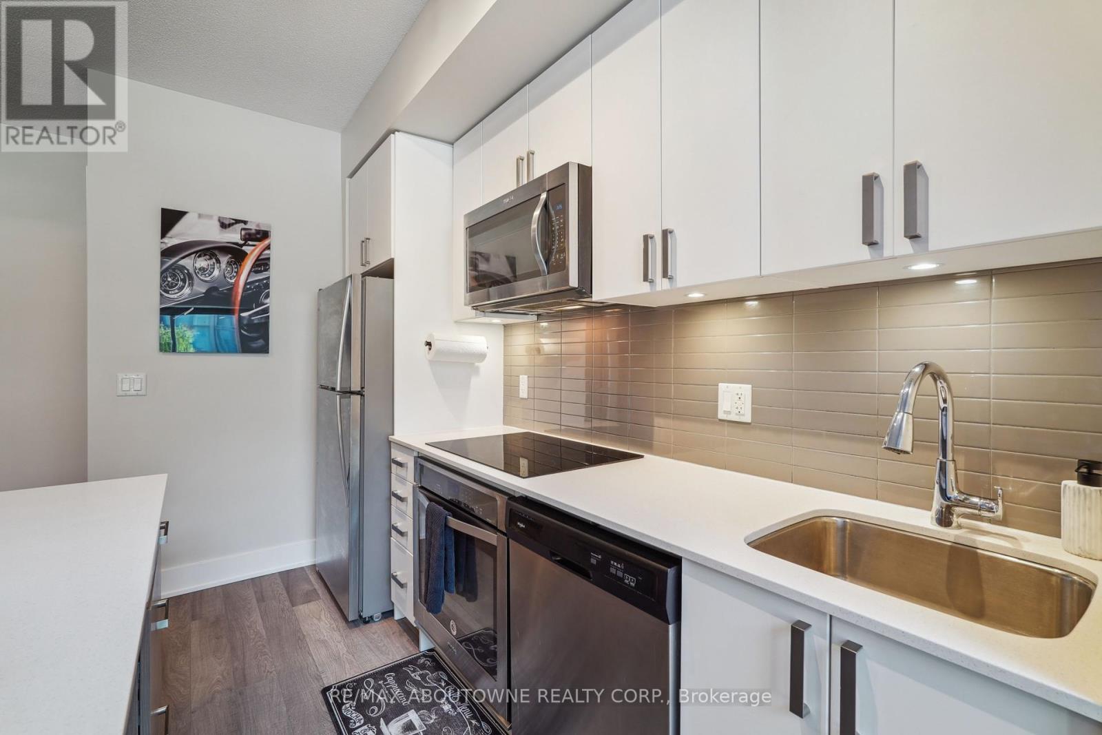 C204 - 5260 Dundas Street, Burlington, Ontario  L7L 0J7 - Photo 10 - W12154454